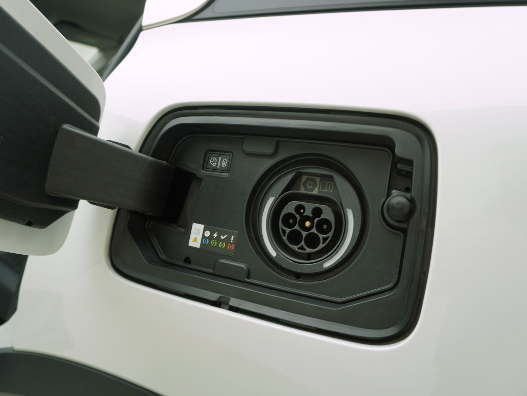 CITROEN C5 Aircross 1.6 Plug-in Hybrid Swiss Edition-image-21