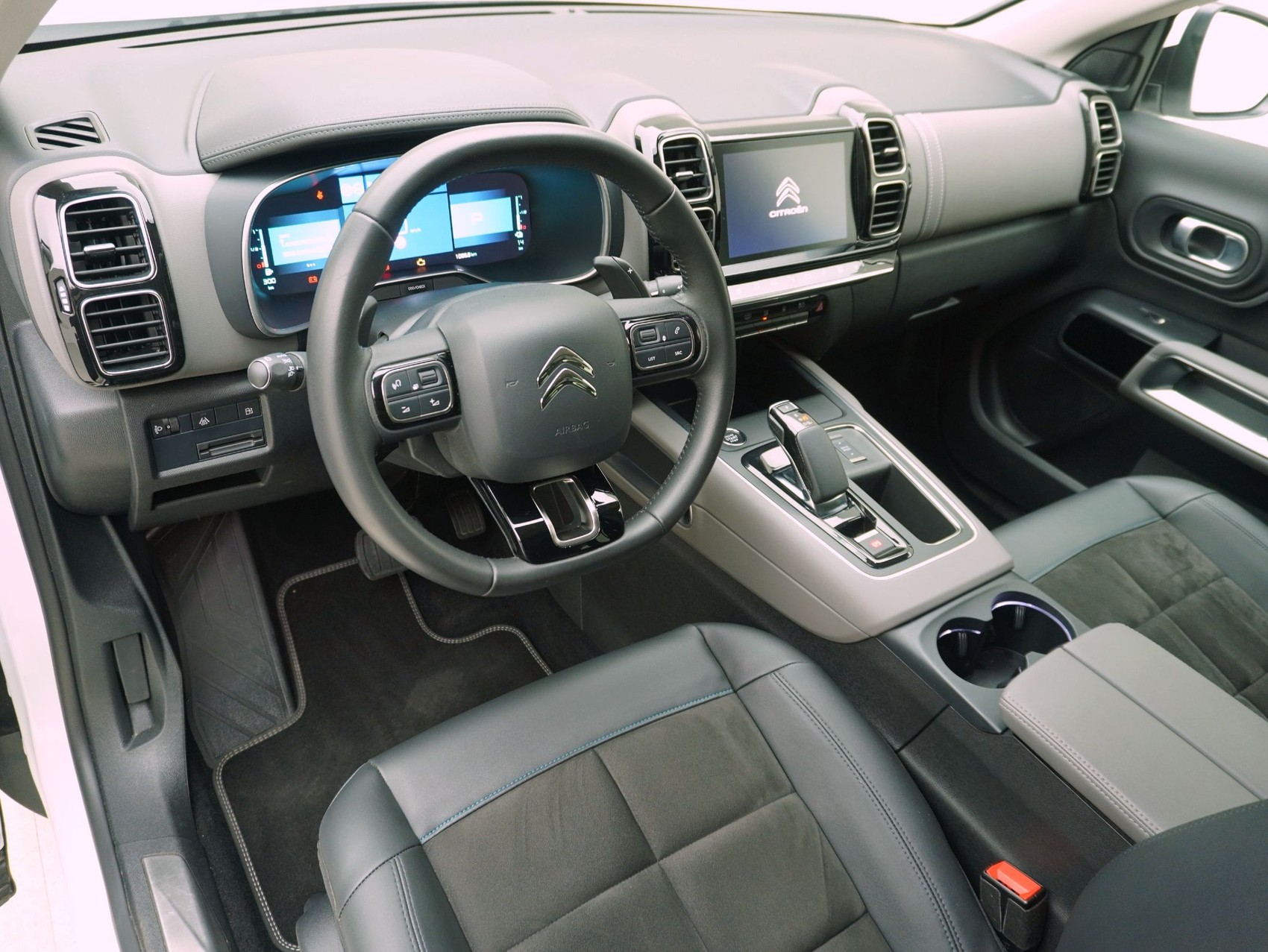 CITROEN C5 Aircross 1.6 Plug-in Hybrid Swiss Edition-image-10