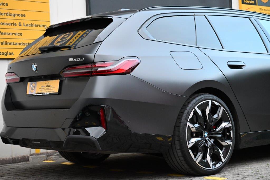 BMW 540d xDrive 48V Touring M Sport Pro Steptronic-image-12