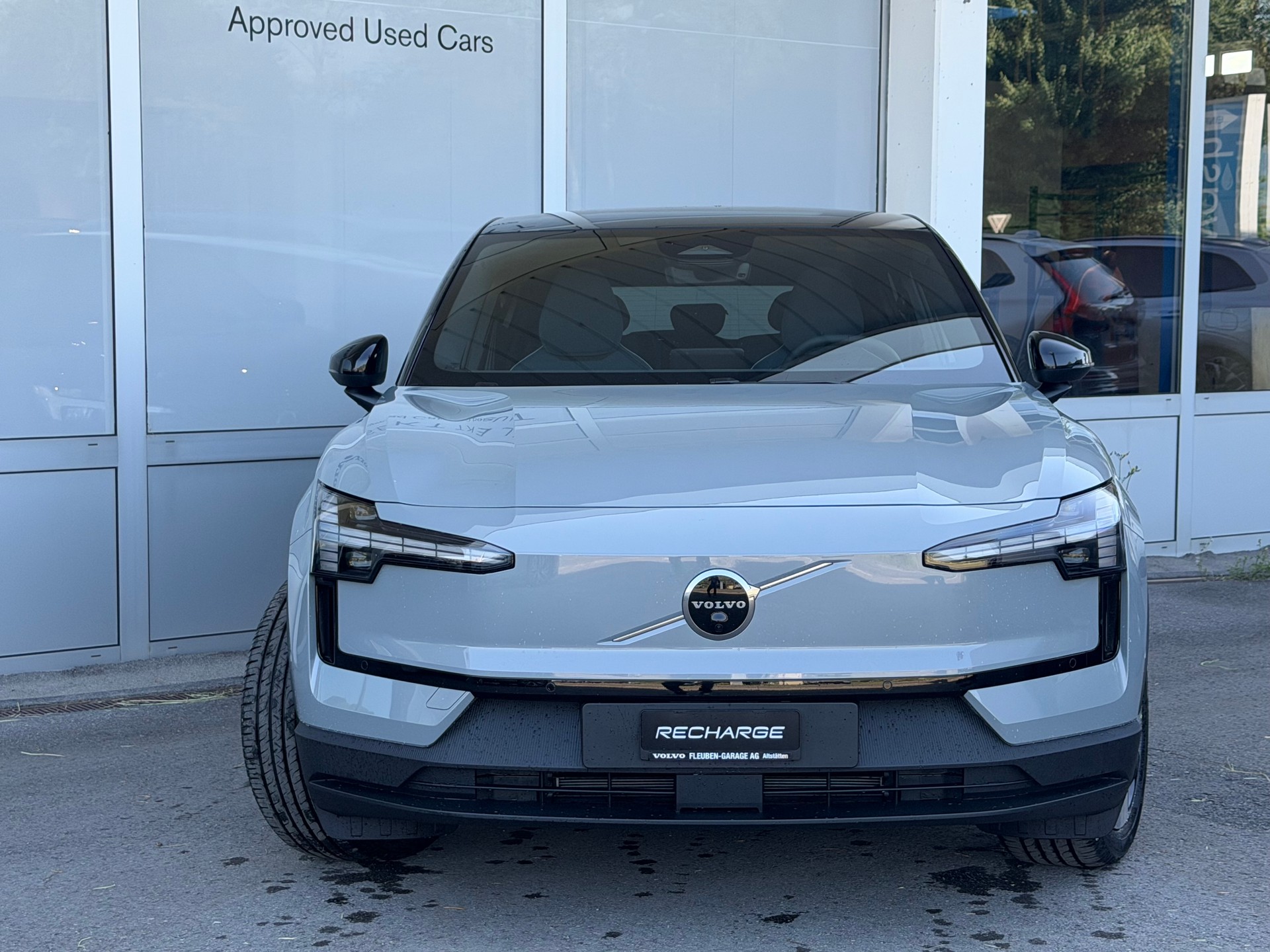 VOLVO EX30 E60 69kWh Twin Ultra-image-25