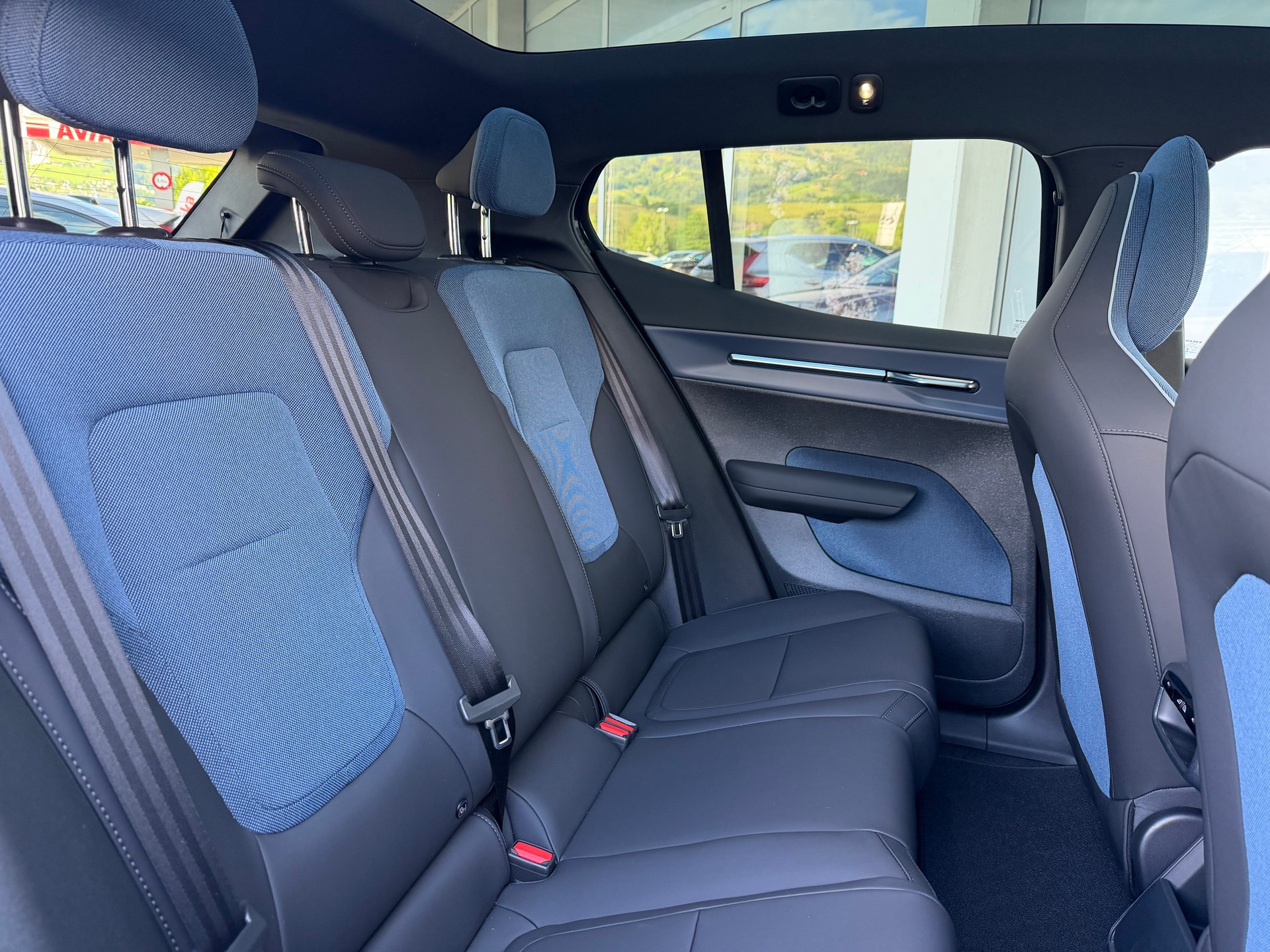 VOLVO EX30 E60 69kWh Twin Ultra-image-5