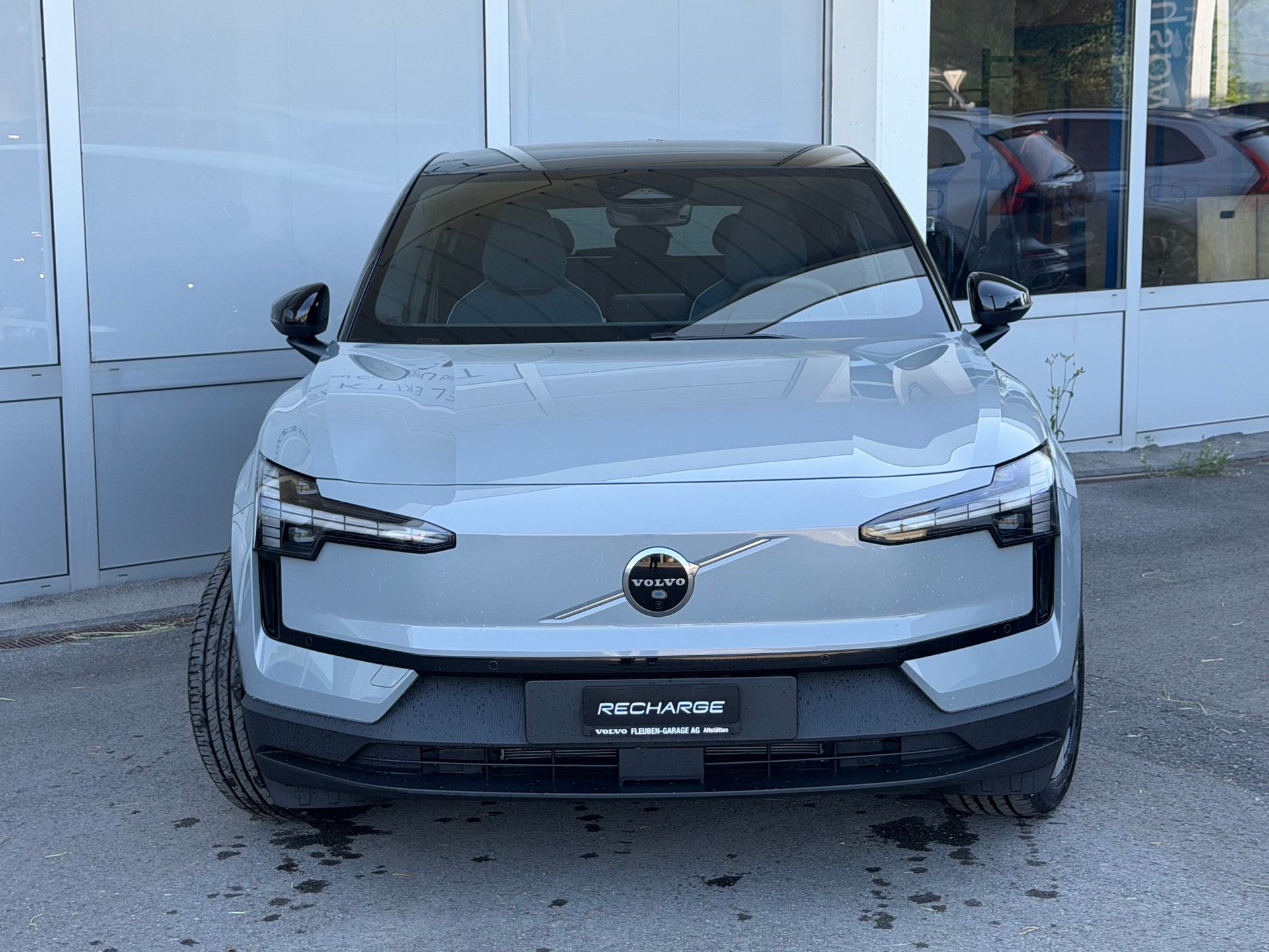 VOLVO EX30 E60 69kWh Twin Ultra-image-24