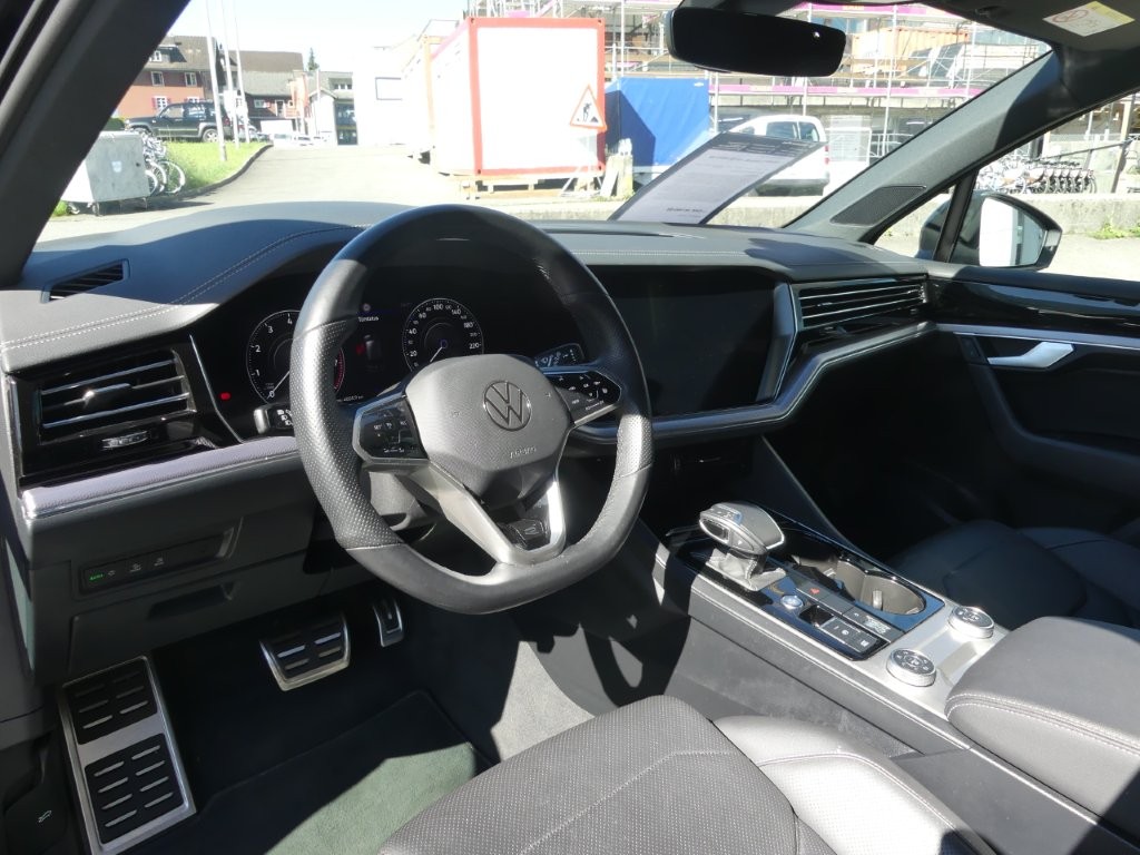 VW Touareg 3.0 TSI R-Line Tiptronic-image-6