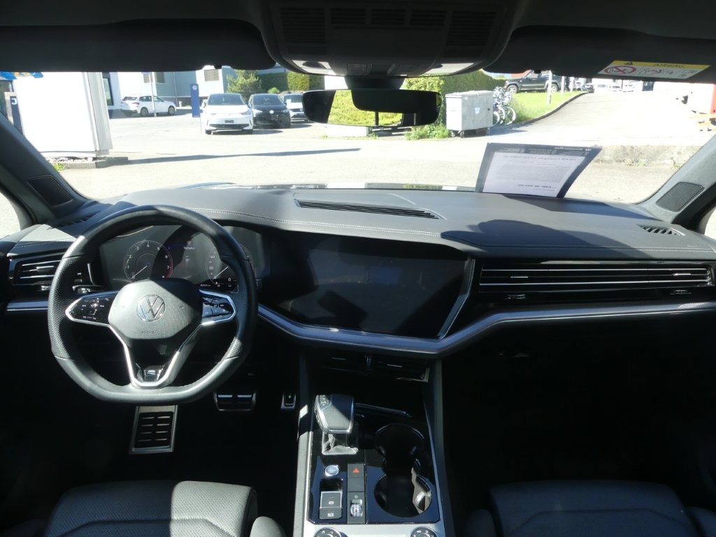 VW Touareg 3.0 TSI R-Line Tiptronic-image-7