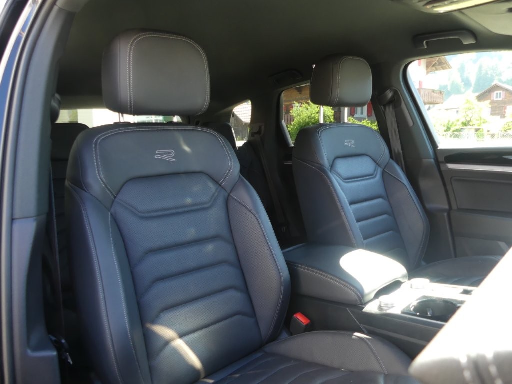 VW Touareg 3.0 TSI R-Line Tiptronic-image-10