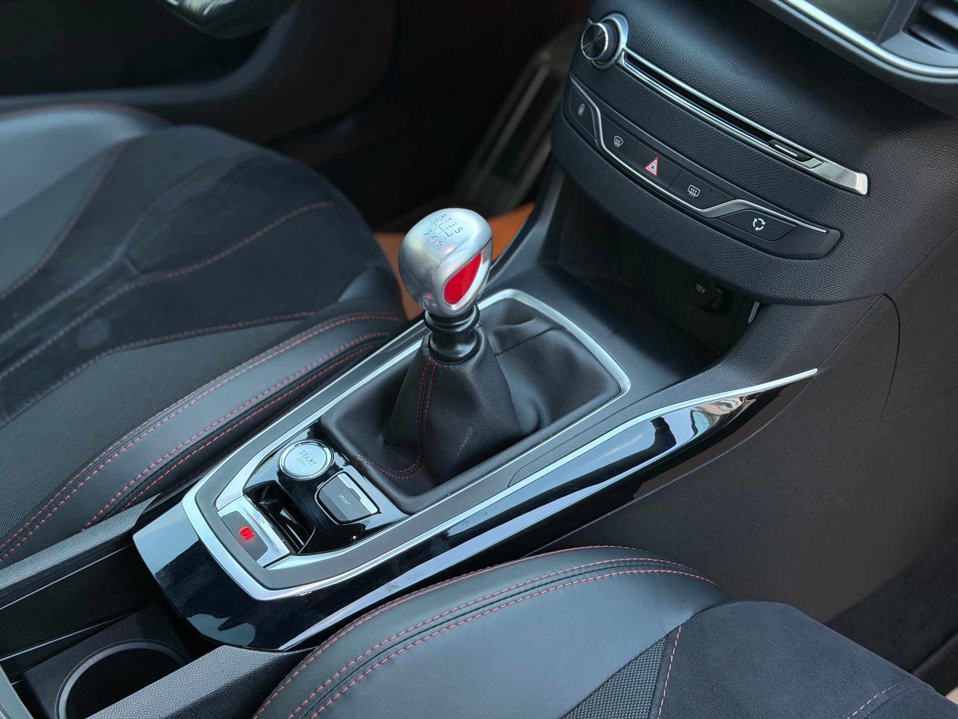 PEUGEOT 308 1.6 GTi-image-18