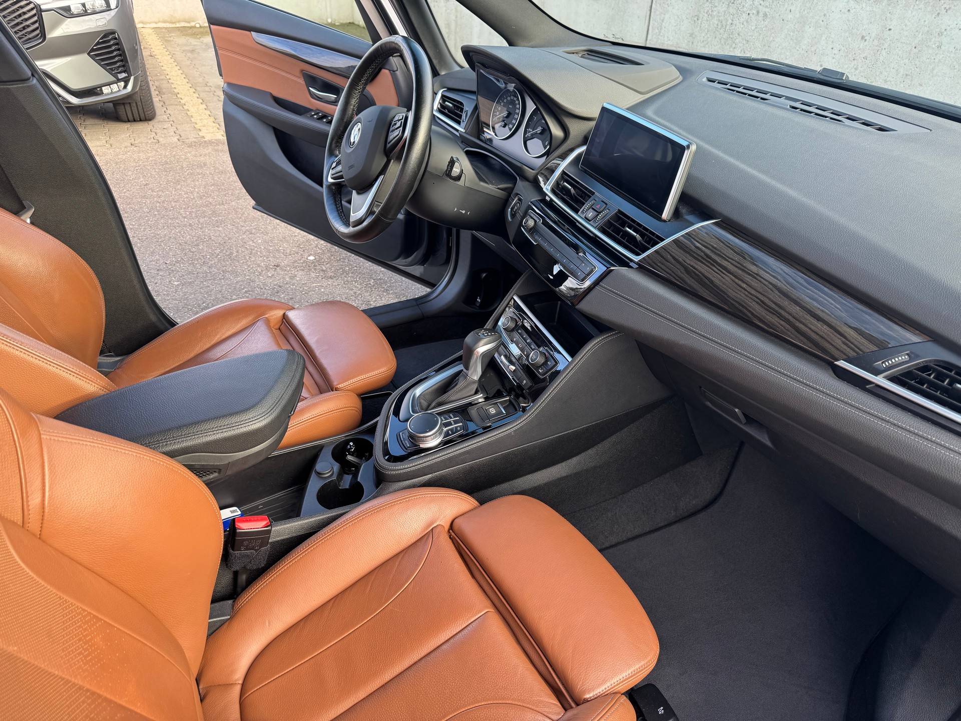 BMW 220d xDrive SAG-image-9
