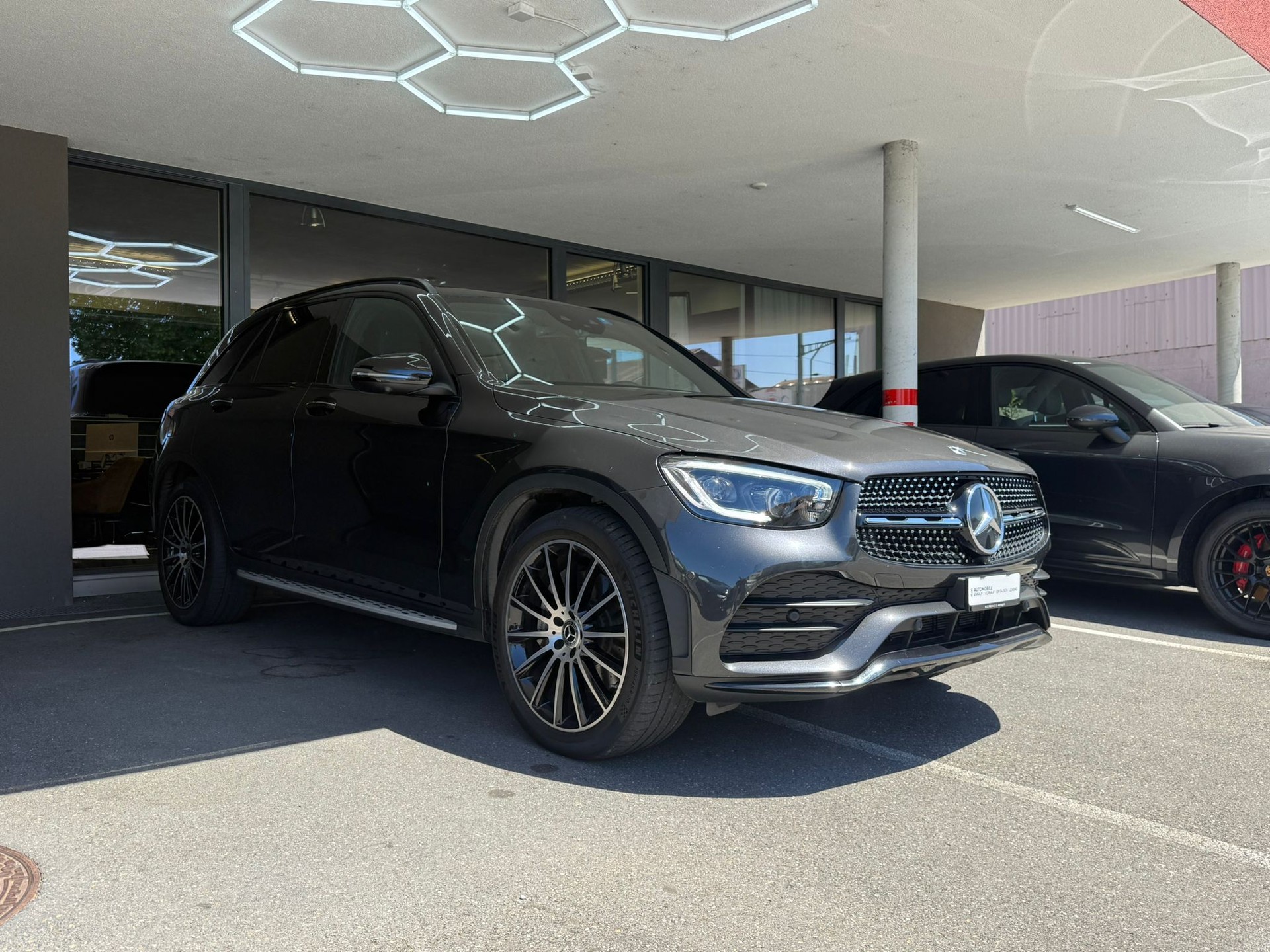 MERCEDES-BENZ GLC 300 de AMG Line 4Matic * Pano-Dach* *Gratis Service* *360 Kamera* 9G-Tronic-showroom-element-2