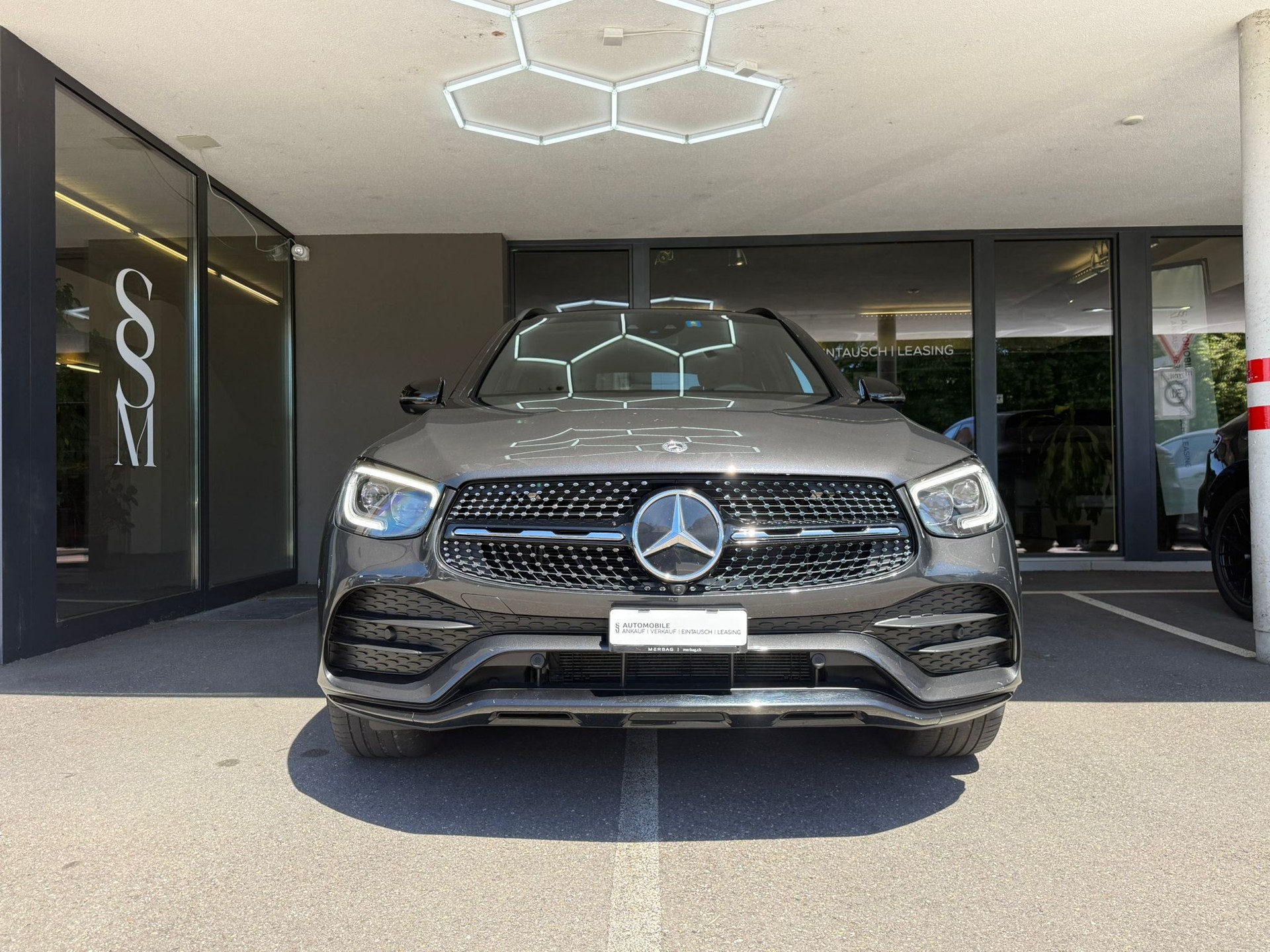 MERCEDES-BENZ GLC 300 de AMG Line 4Matic * Pano-Dach* *Gratis Service* *360 Kamera* 9G-Tronic-showroom-element-1