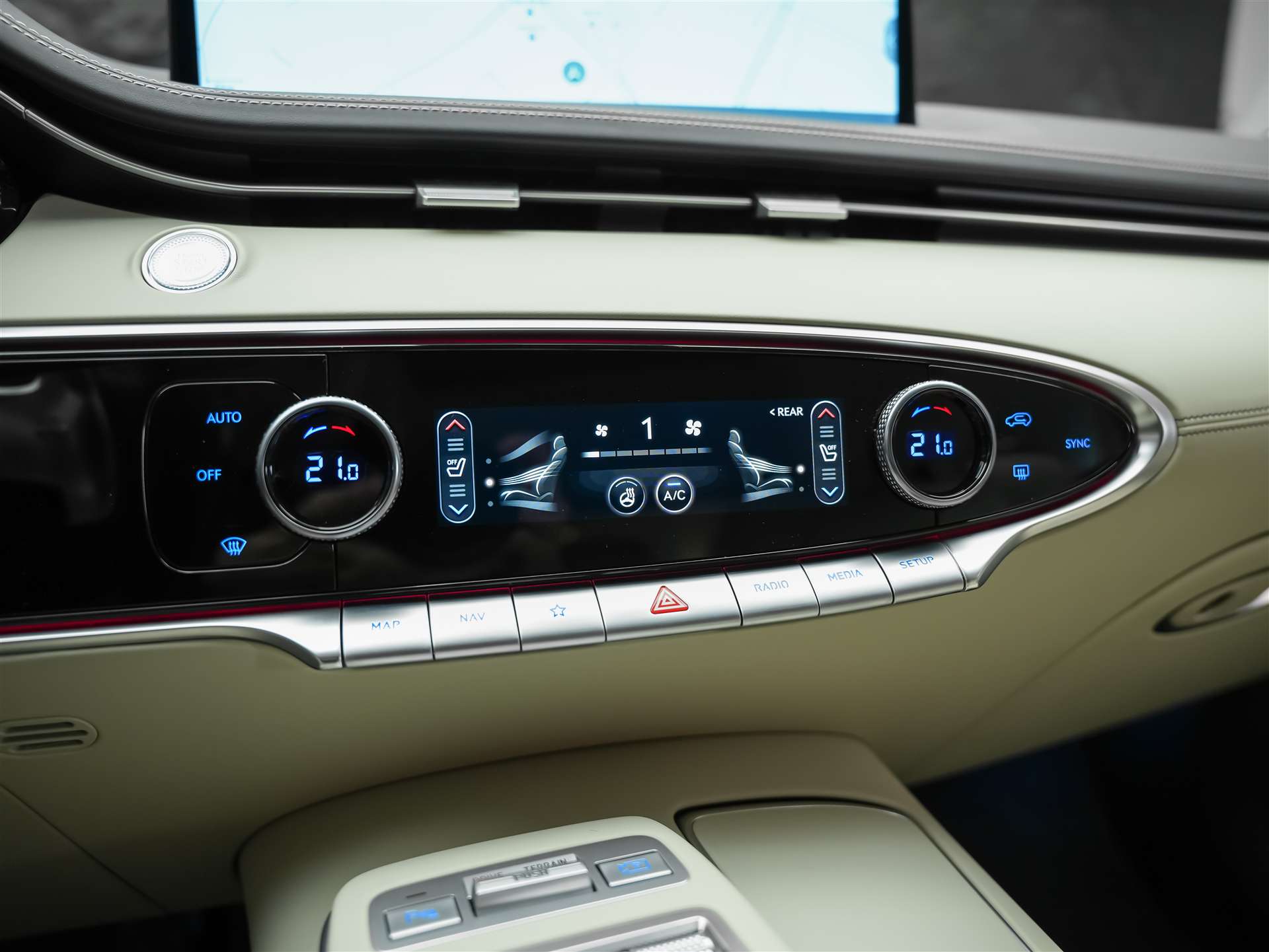 GENESIS GV70 2.5 TGDI Luxury AT8 AWD *Panorama*Lexicon*Massage*Sitzlüftung*-image-25