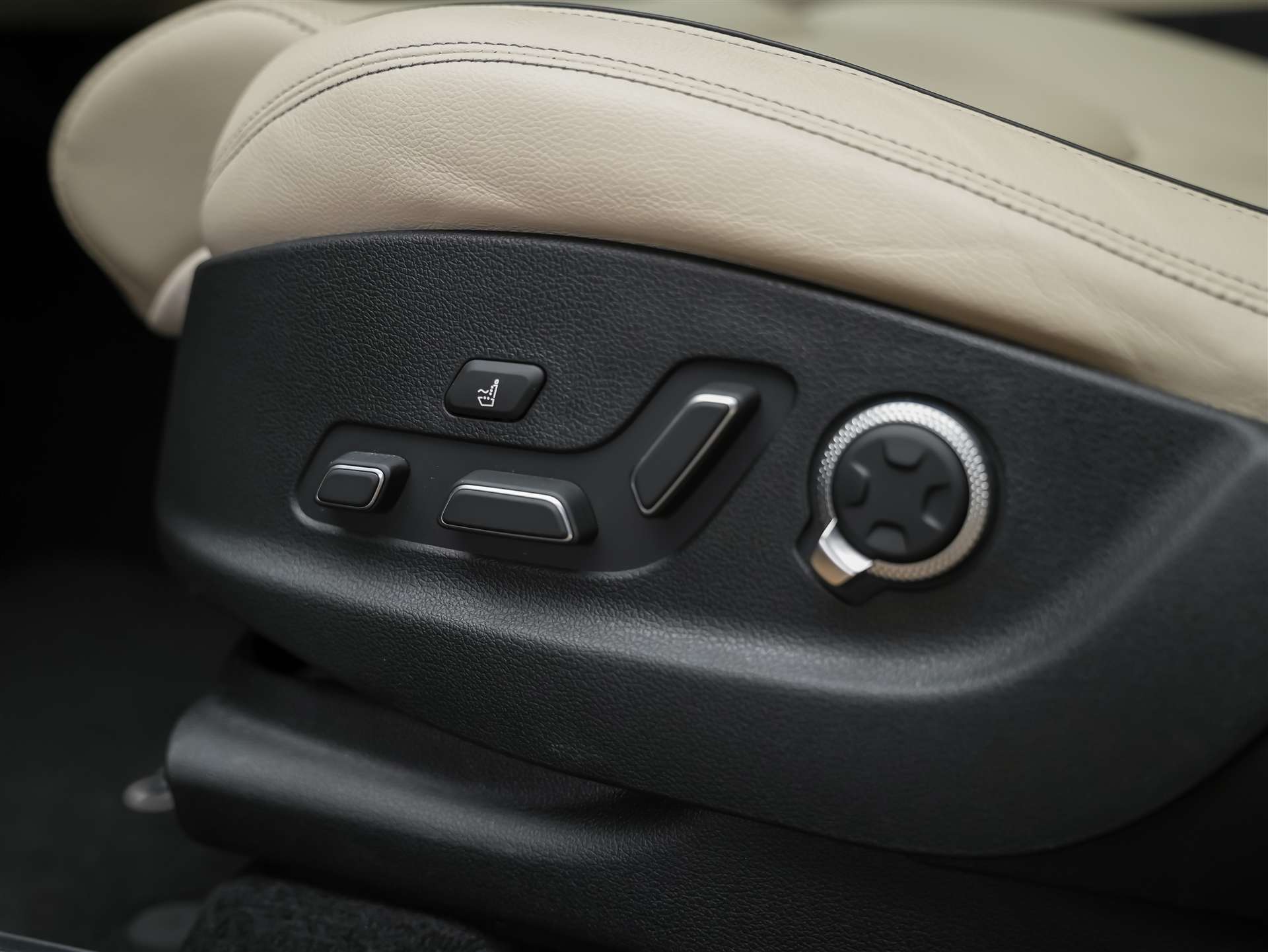 GENESIS GV70 2.5 TGDI Luxury AT8 AWD *Panorama*Lexicon*Massage*Sitzlüftung*-image-29