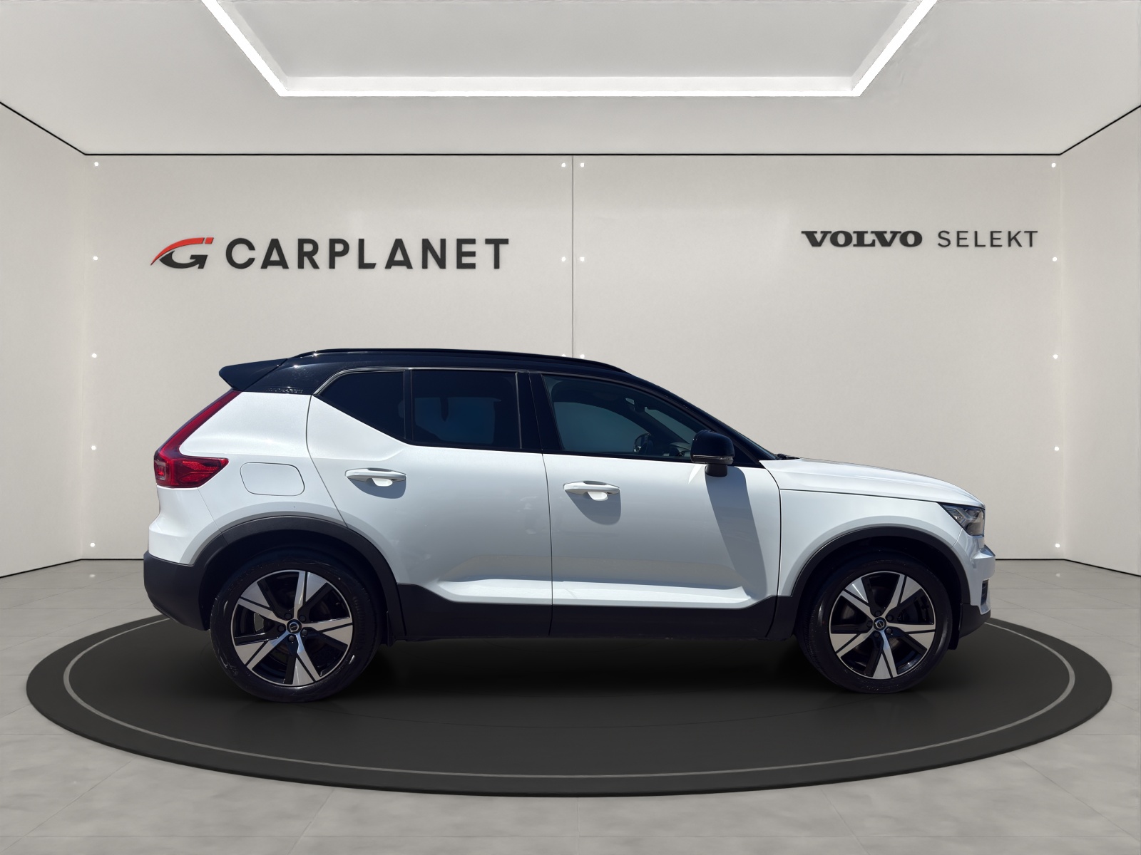 VOLVO XC40 1.5 T5 PiH R-Design-image-1