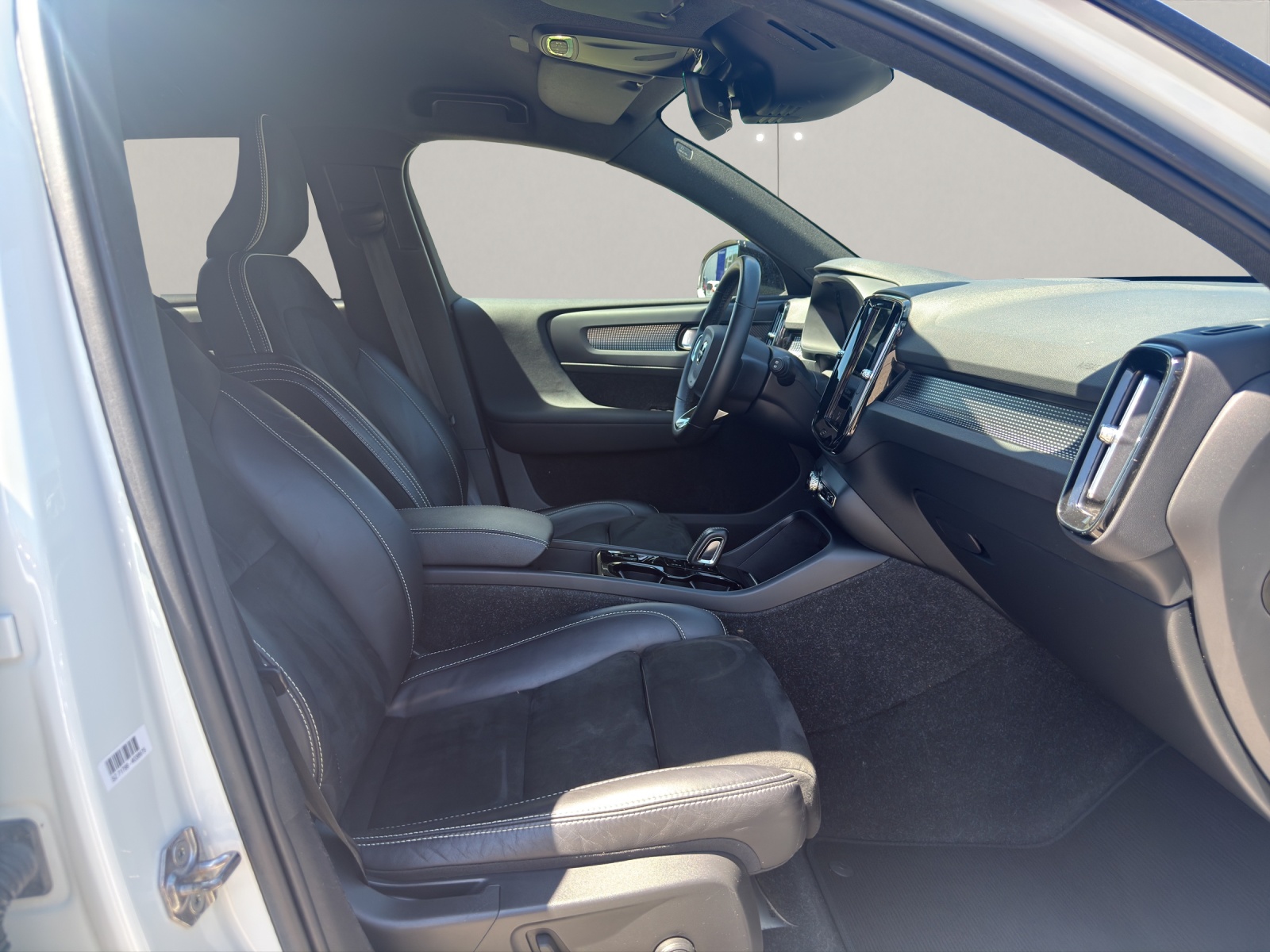 VOLVO XC40 1.5 T5 PiH R-Design-image-7