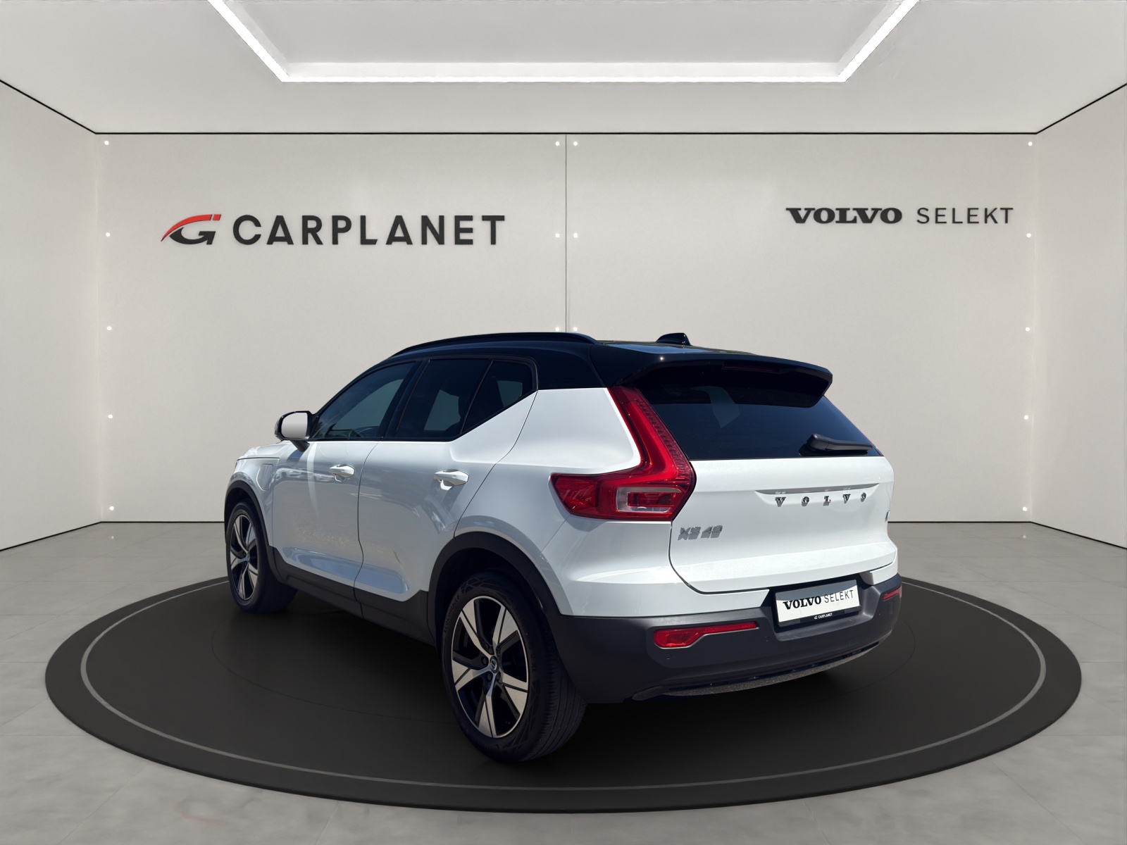 VOLVO XC40 1.5 T5 PiH R-Design-image-3