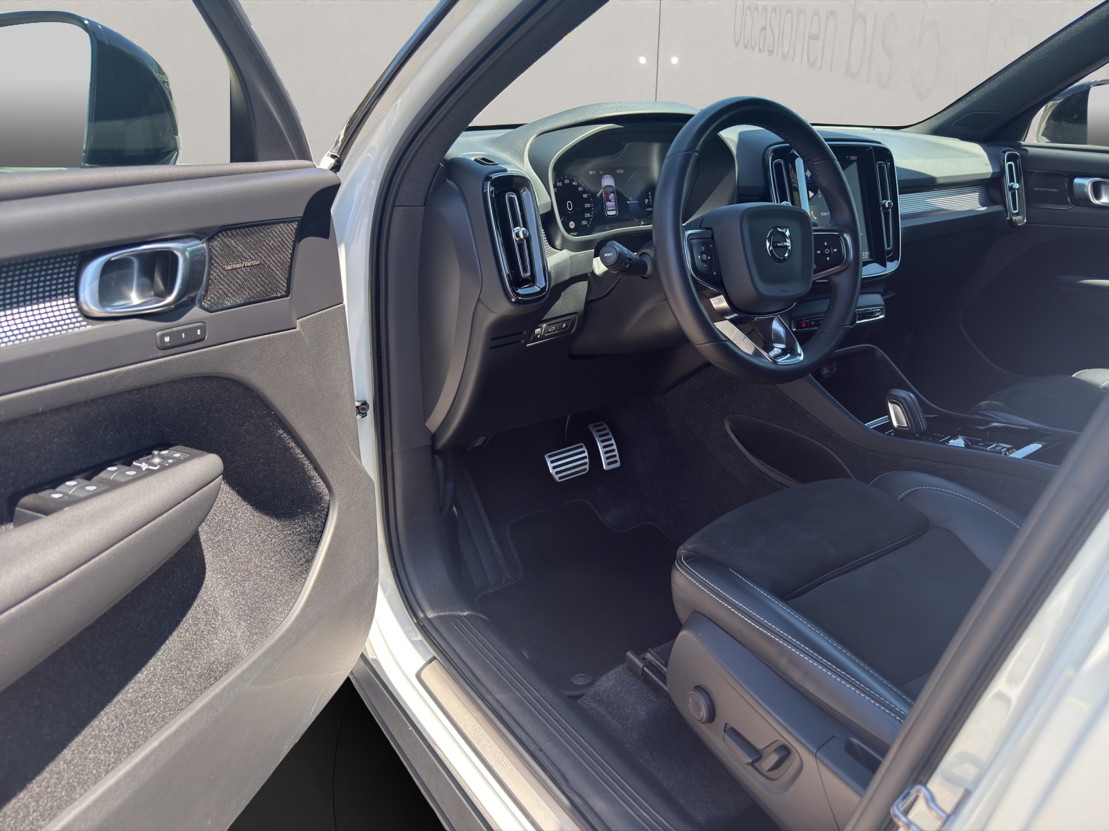 VOLVO XC40 1.5 T5 PiH R-Design-image-8