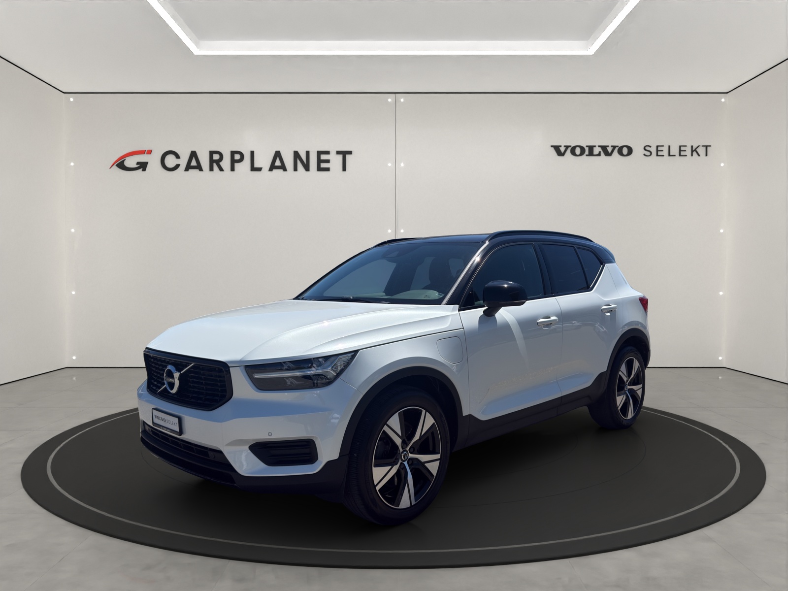 VOLVO XC40 1.5 T5 PiH R-Design-image-0
