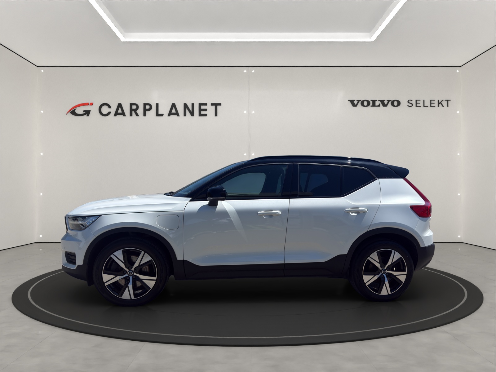 VOLVO XC40 1.5 T5 PiH R-Design-image-2