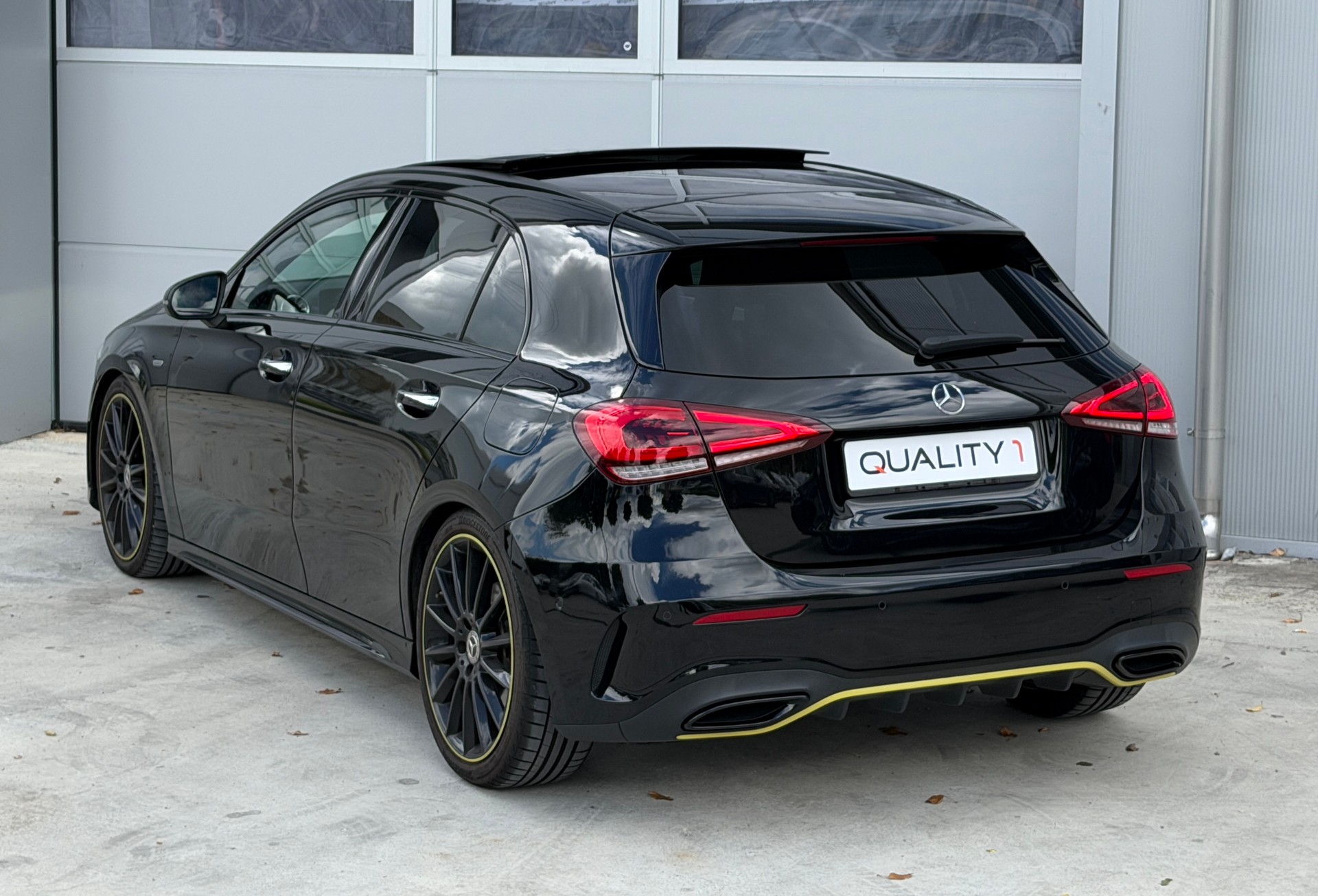 MERCEDES-BENZ A 250 4Matic AMG Line 4Matic 7G-DCT-image-3