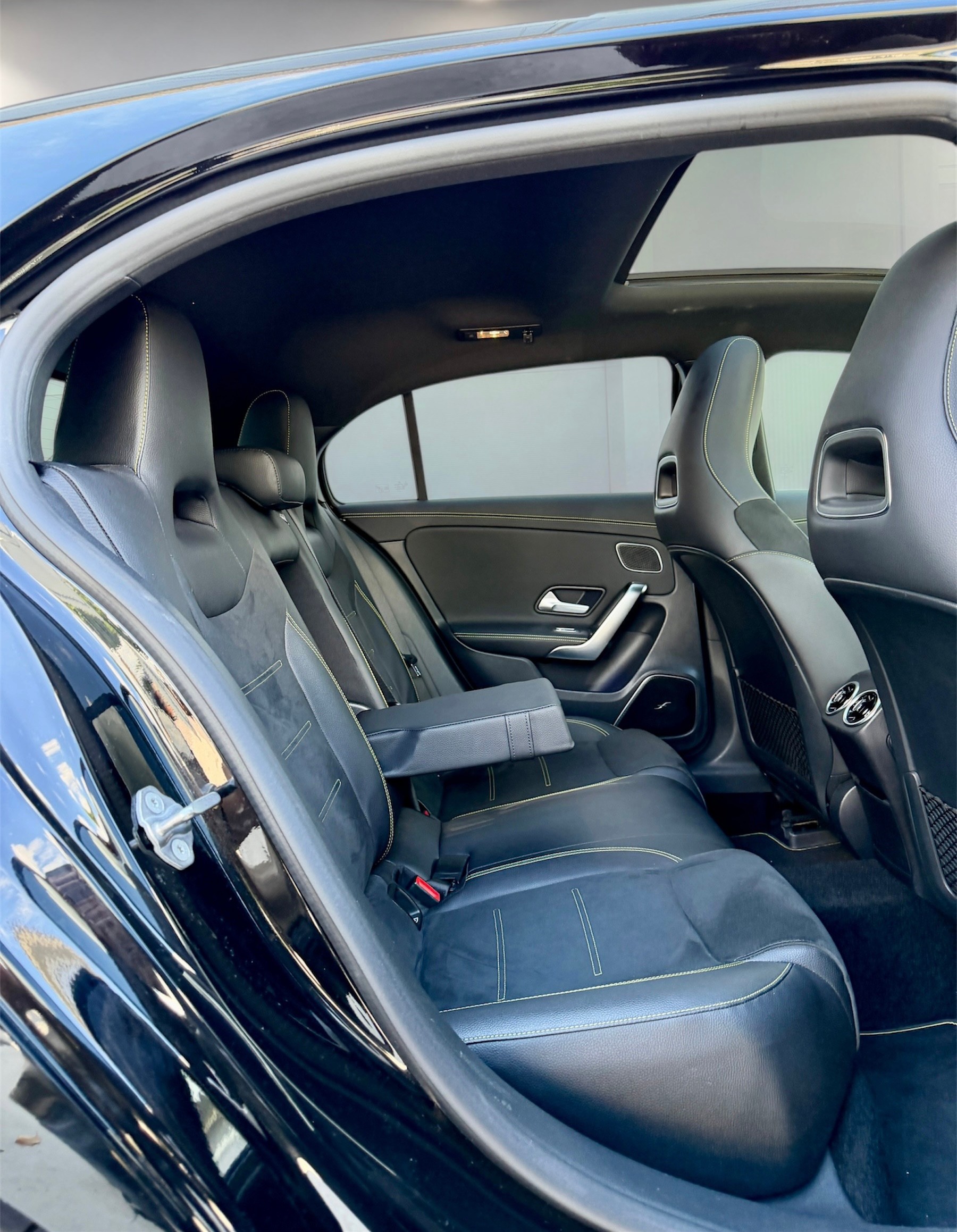 MERCEDES-BENZ A 250 4Matic AMG Line 4Matic 7G-DCT - Edition 1-image-14