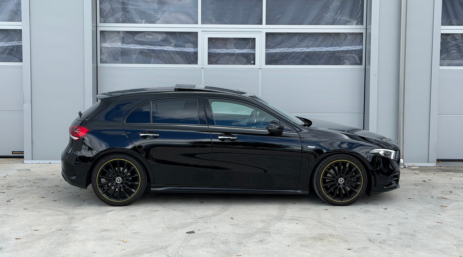 MERCEDES-BENZ A 250 4Matic AMG Line 4Matic 7G-DCT-image-2