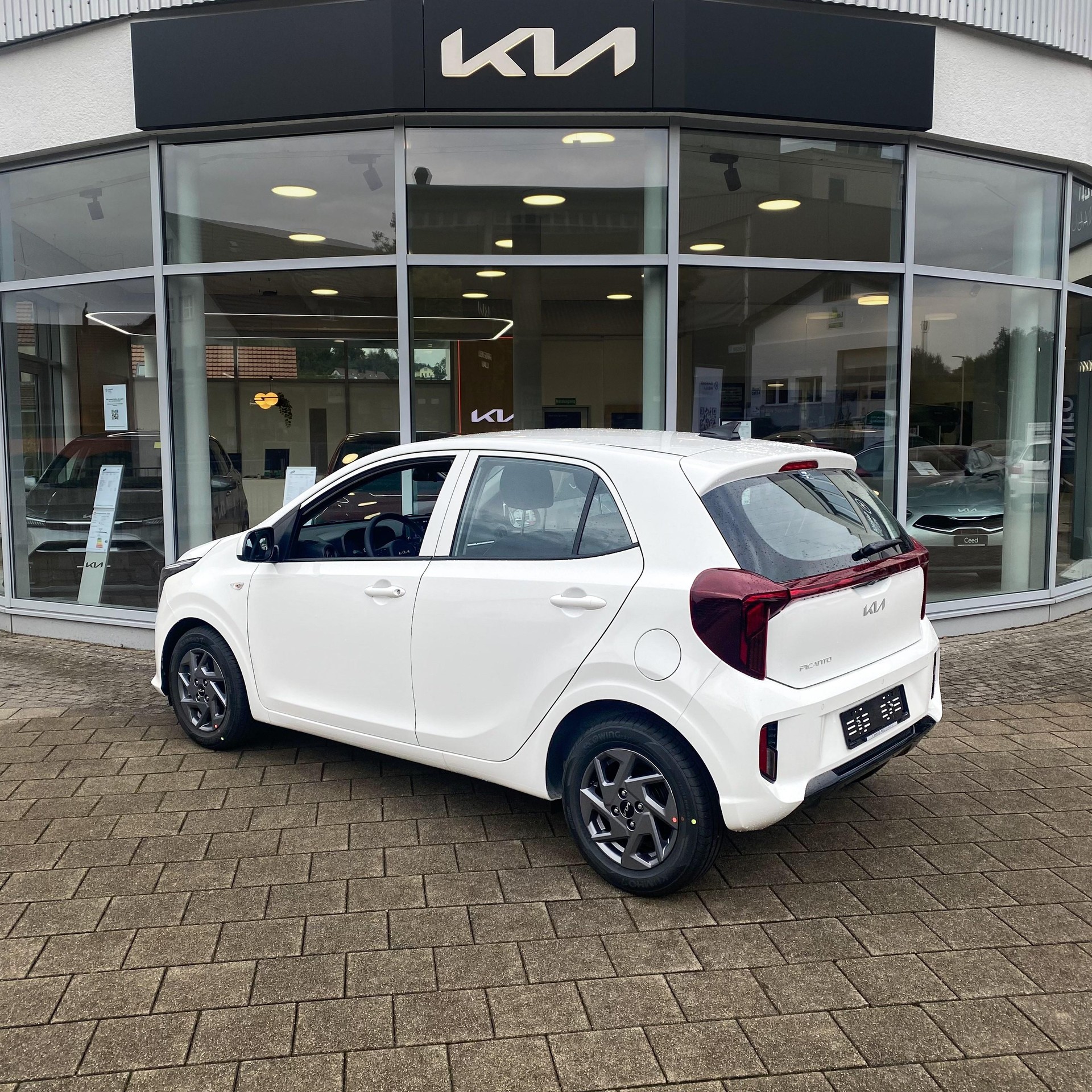 KIA Picanto 1.0 GDi First Edition-image-1