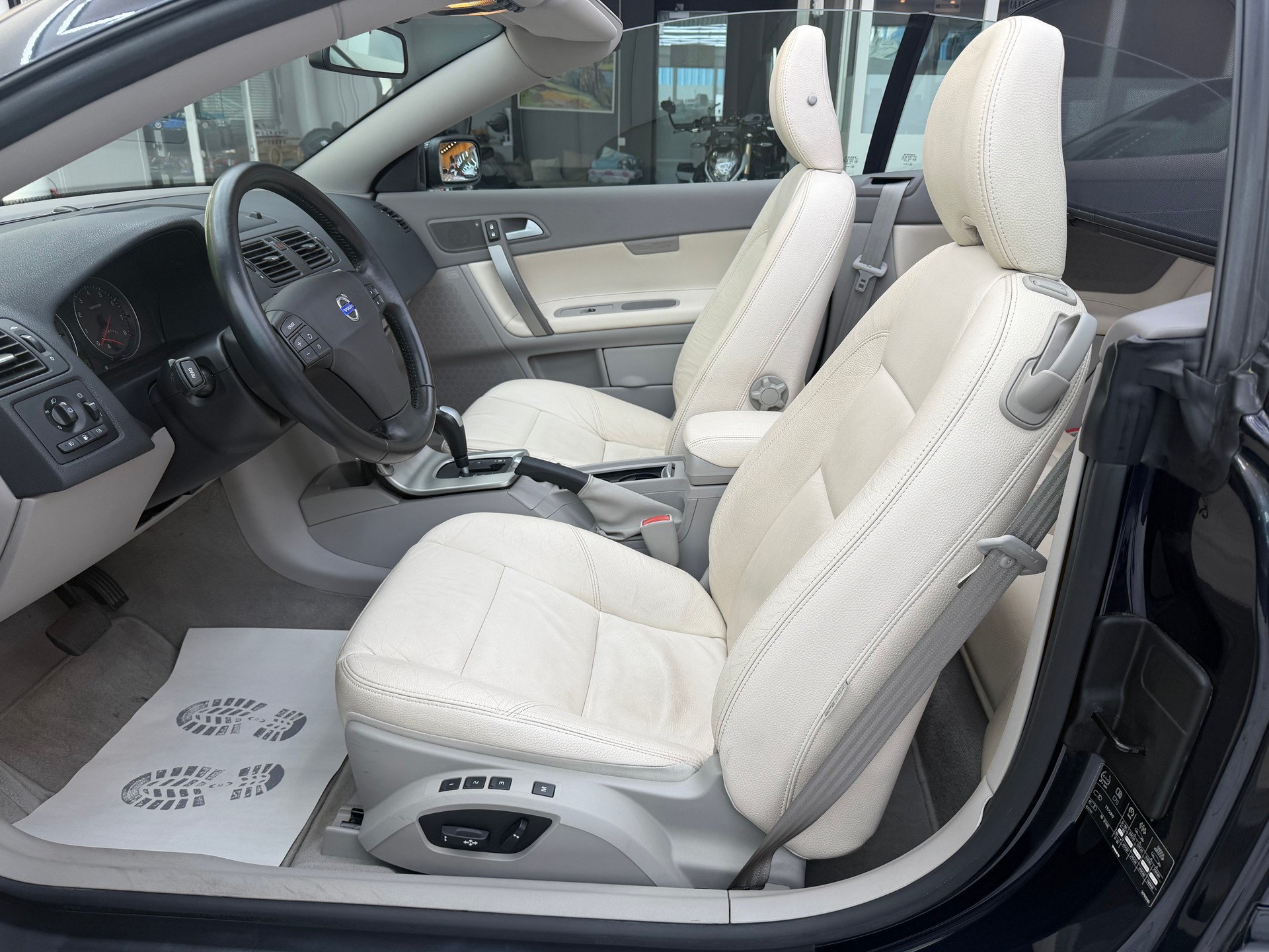 VOLVO C70 Cabriolet 2.5 20V T5 220 Summum-image-13