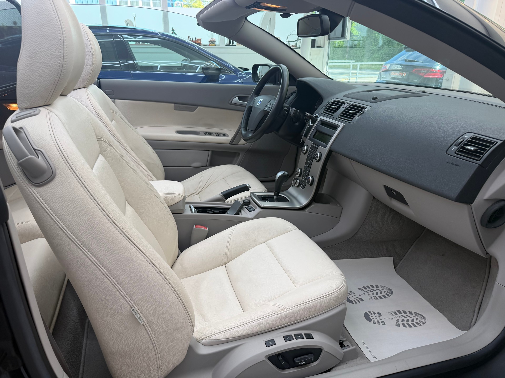 VOLVO C70 Cabriolet 2.5 20V T5 220 Summum-image-11
