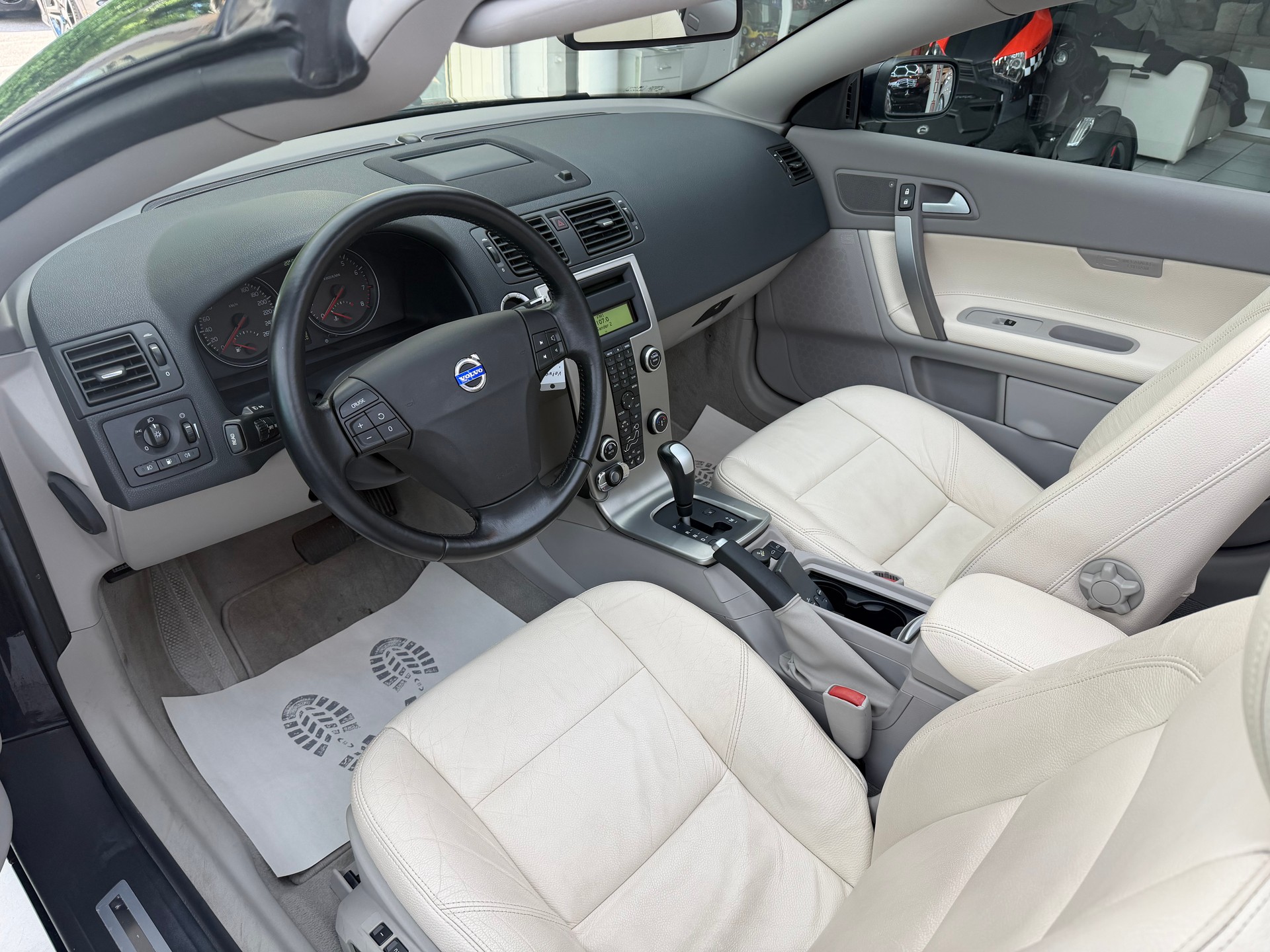 VOLVO C70 Cabriolet 2.5 20V T5 220 Summum-image-12