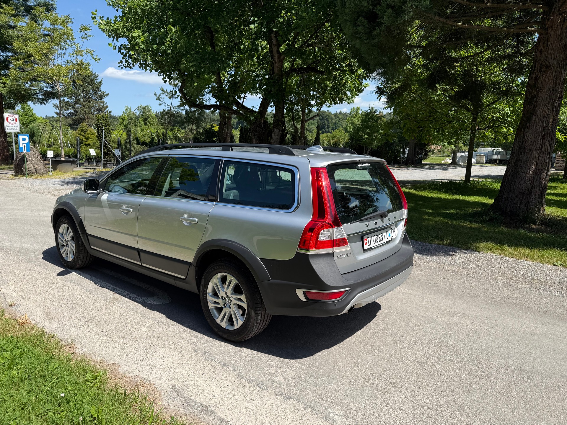 VOLVO XC70 D4 AWD Momentum Geartronic-image-3