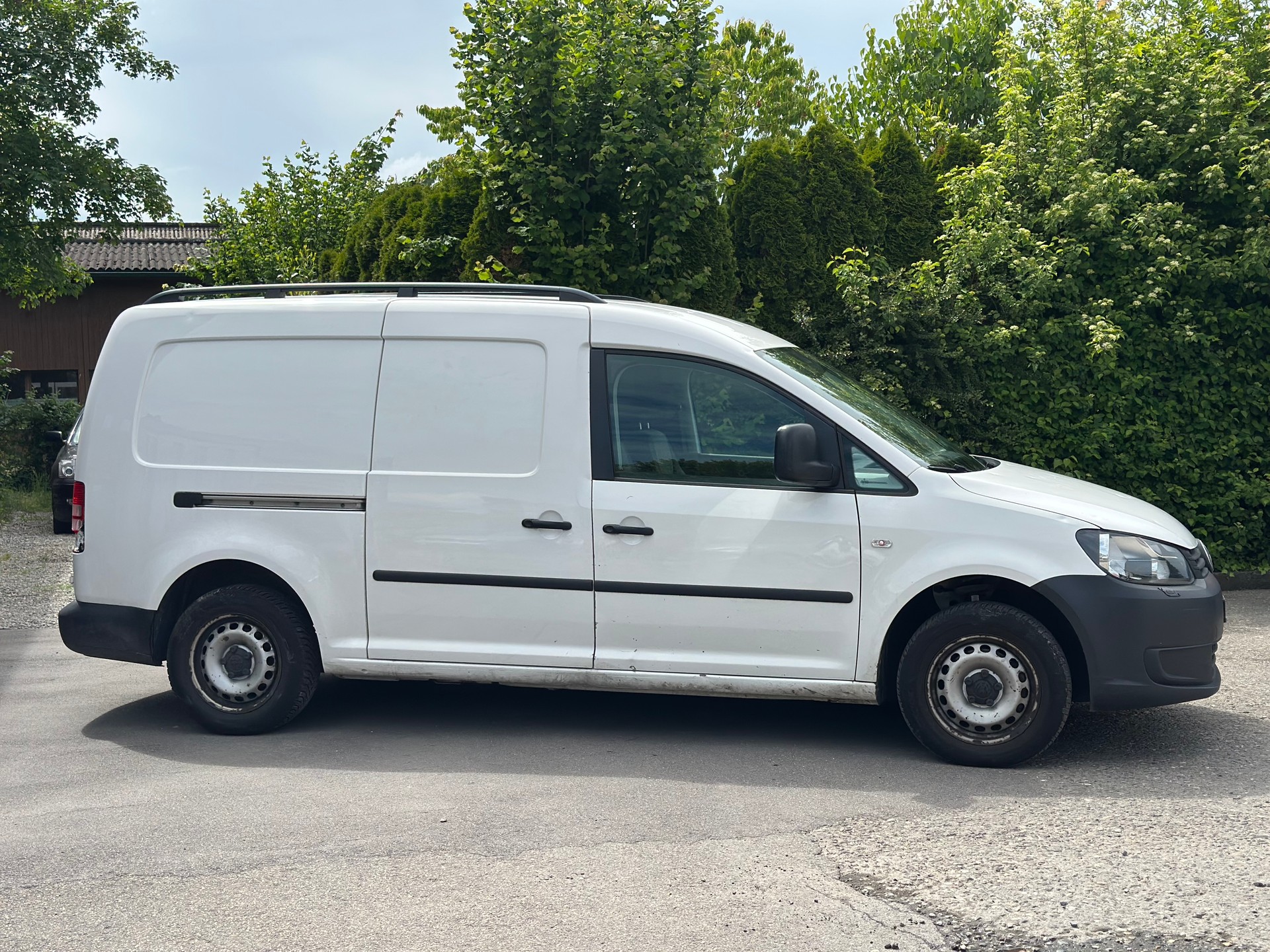 VW Caddy Maxi 1.6 TDI Blue Motion Technology-image-2