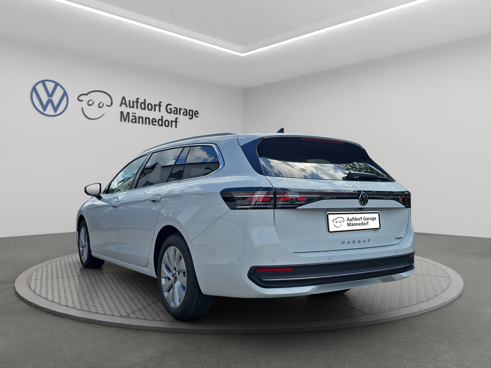VW Passat Variant 2.0 TDI evo Business 4 Motion DSG-image-3
