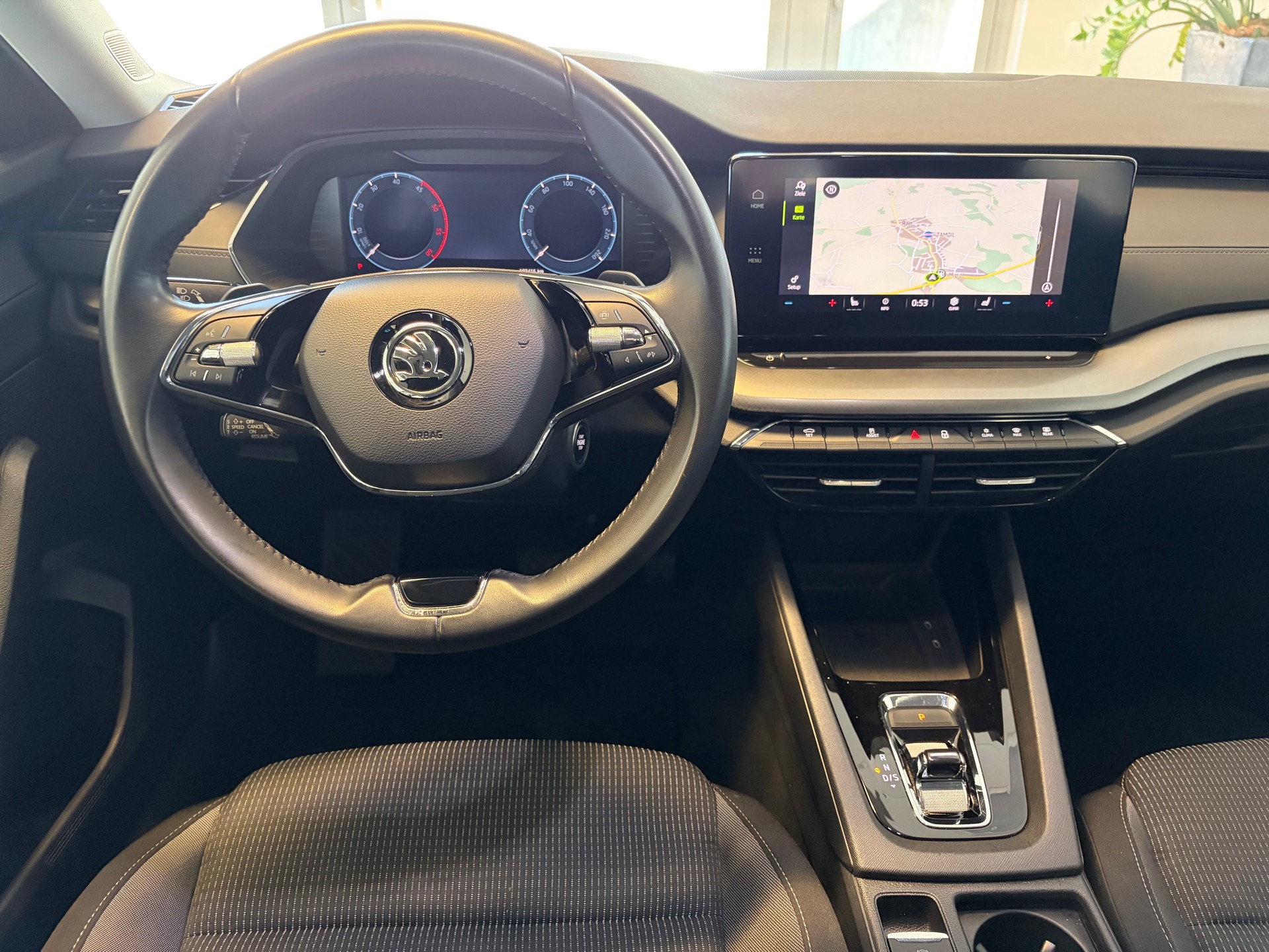 SKODA Octavia Combi 2.0 TDI DSG Ambition-image-11