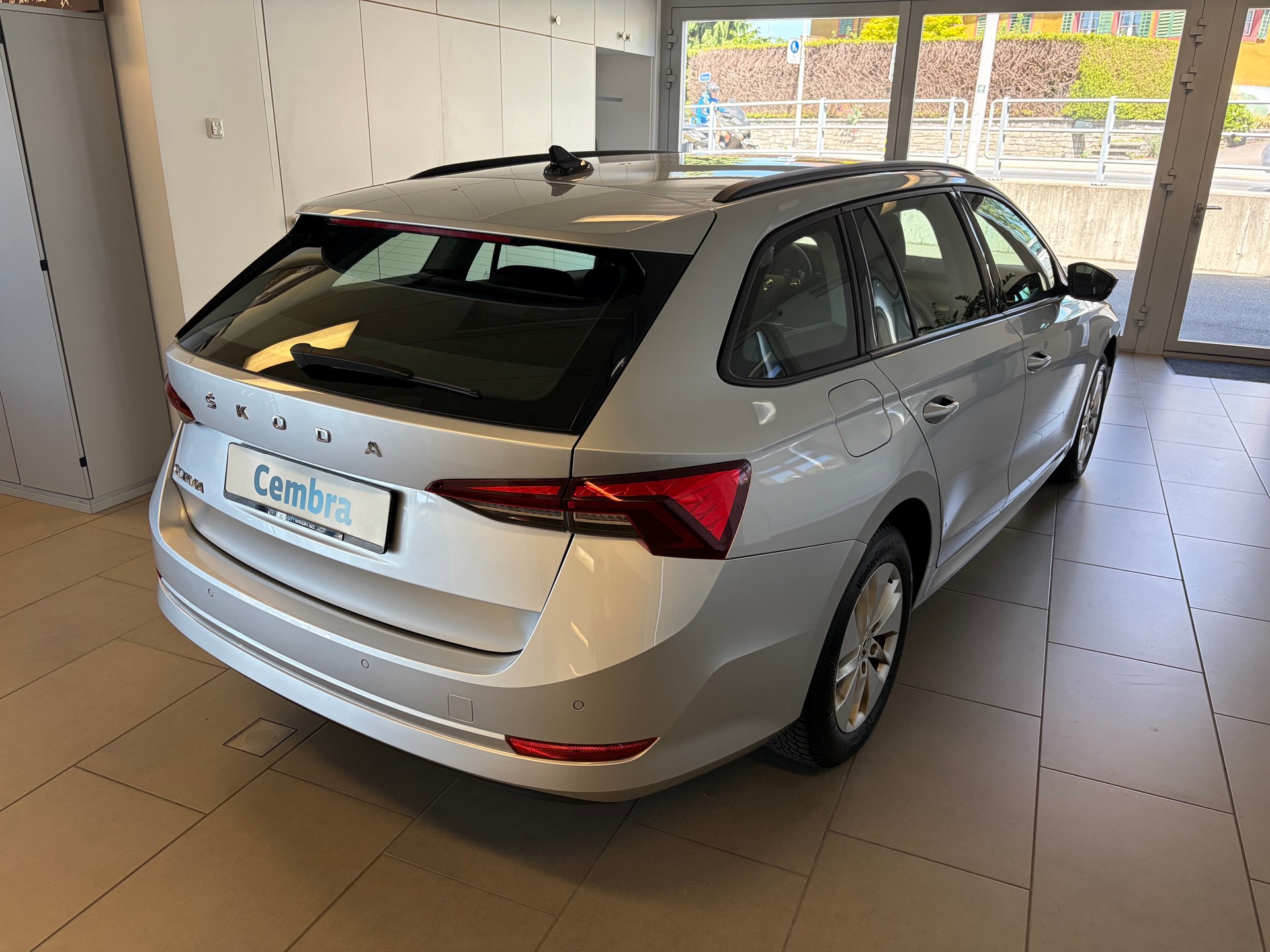 SKODA Octavia Combi 2.0 TDI DSG Ambition-image-2