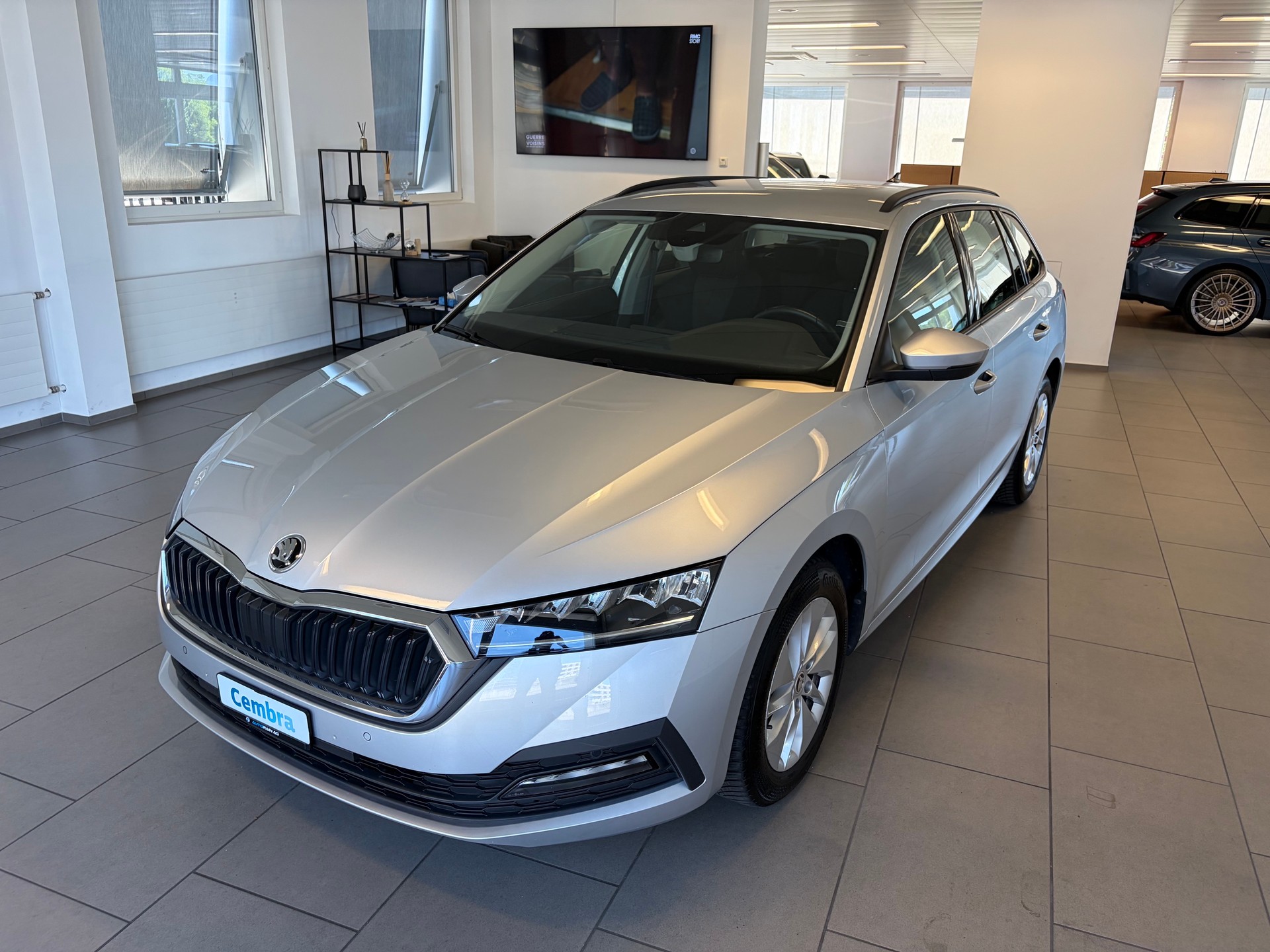 SKODA Octavia Combi 2.0 TDI DSG Ambition-image-0