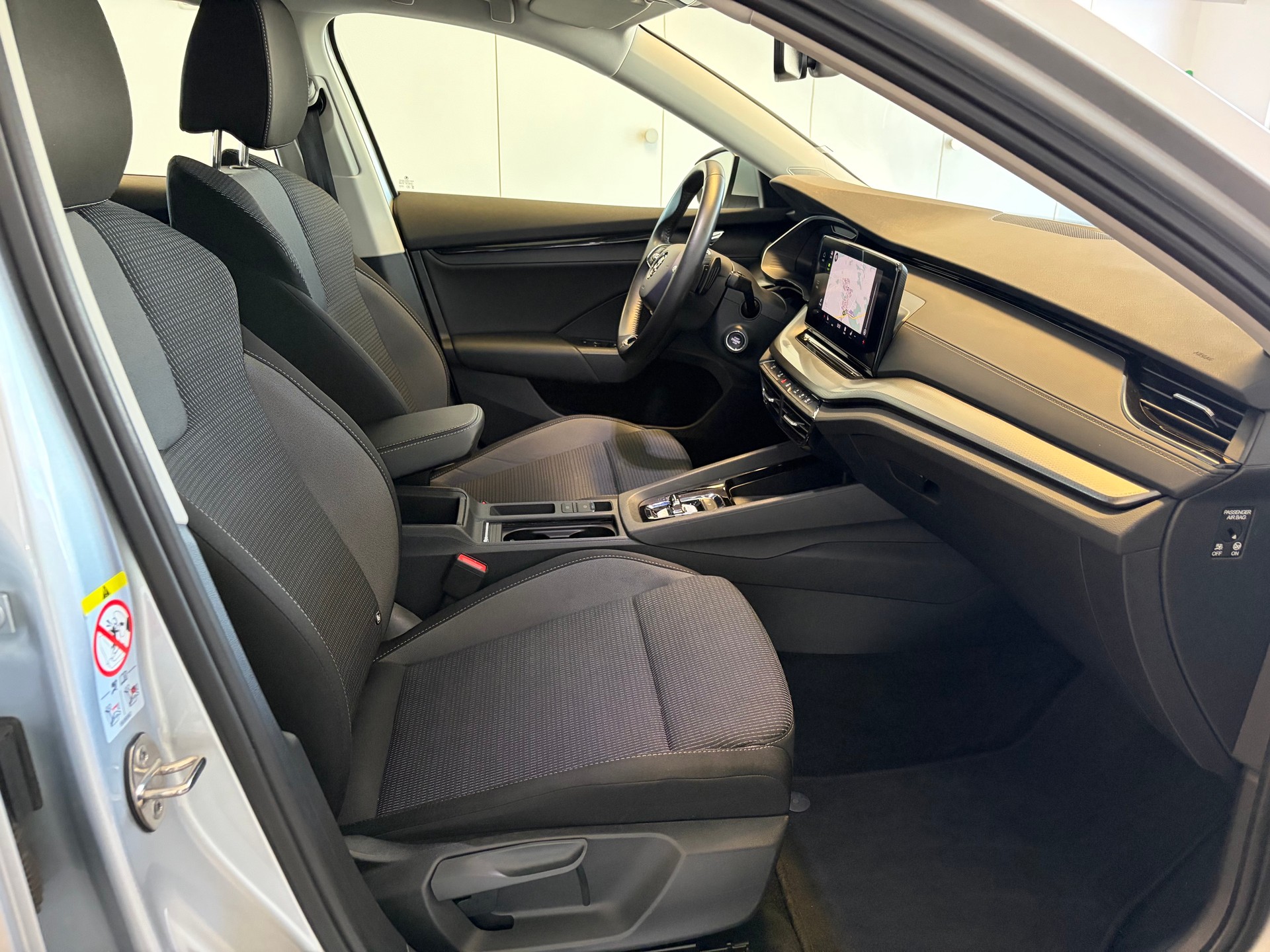 SKODA Octavia Combi 2.0 TDI DSG Ambition-image-9