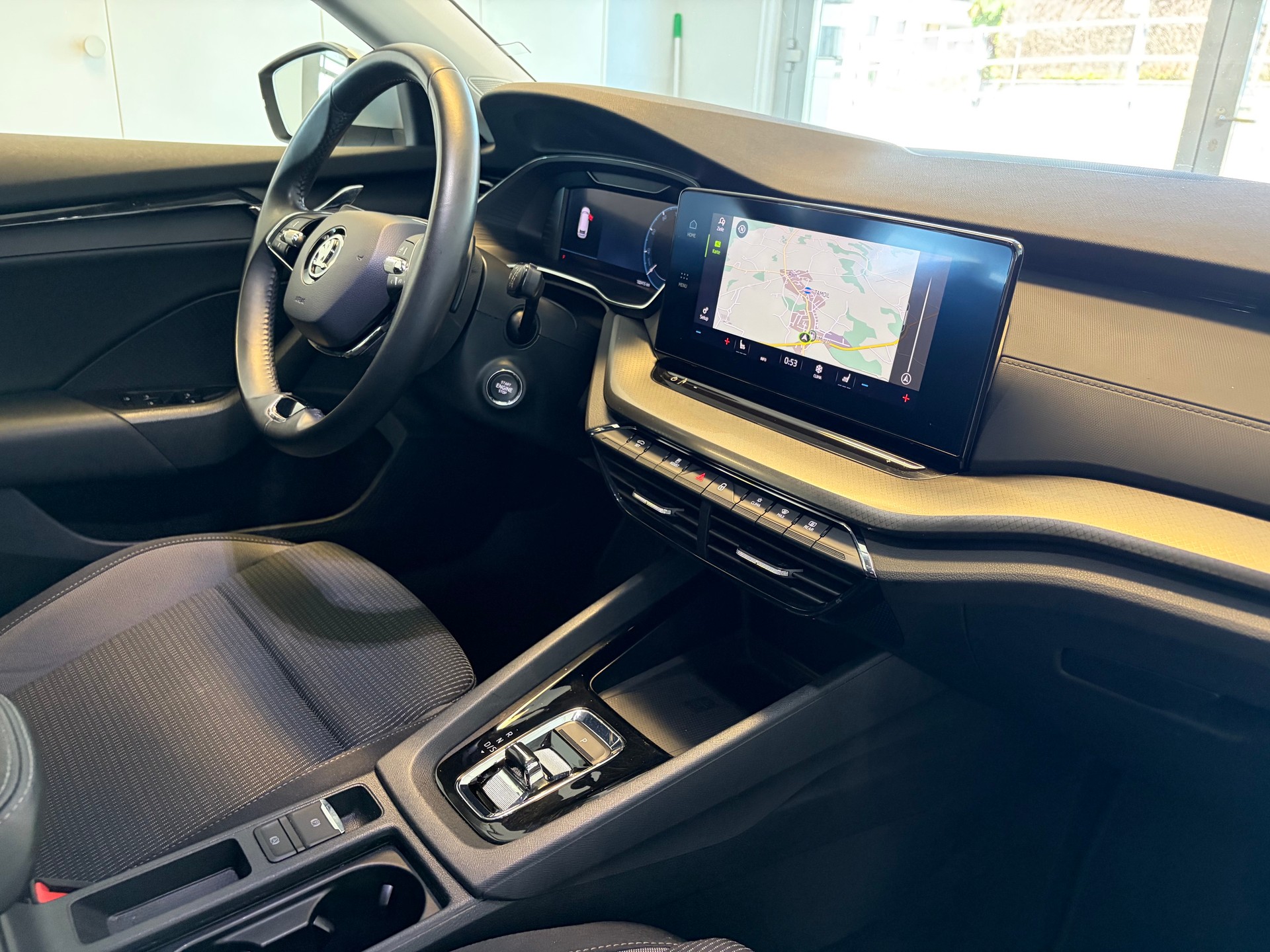 SKODA Octavia Combi 2.0 TDI DSG Ambition-image-8