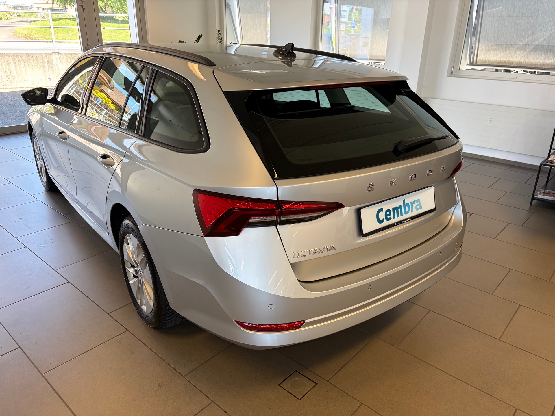 SKODA Octavia Combi 2.0 TDI DSG Ambition-image-3