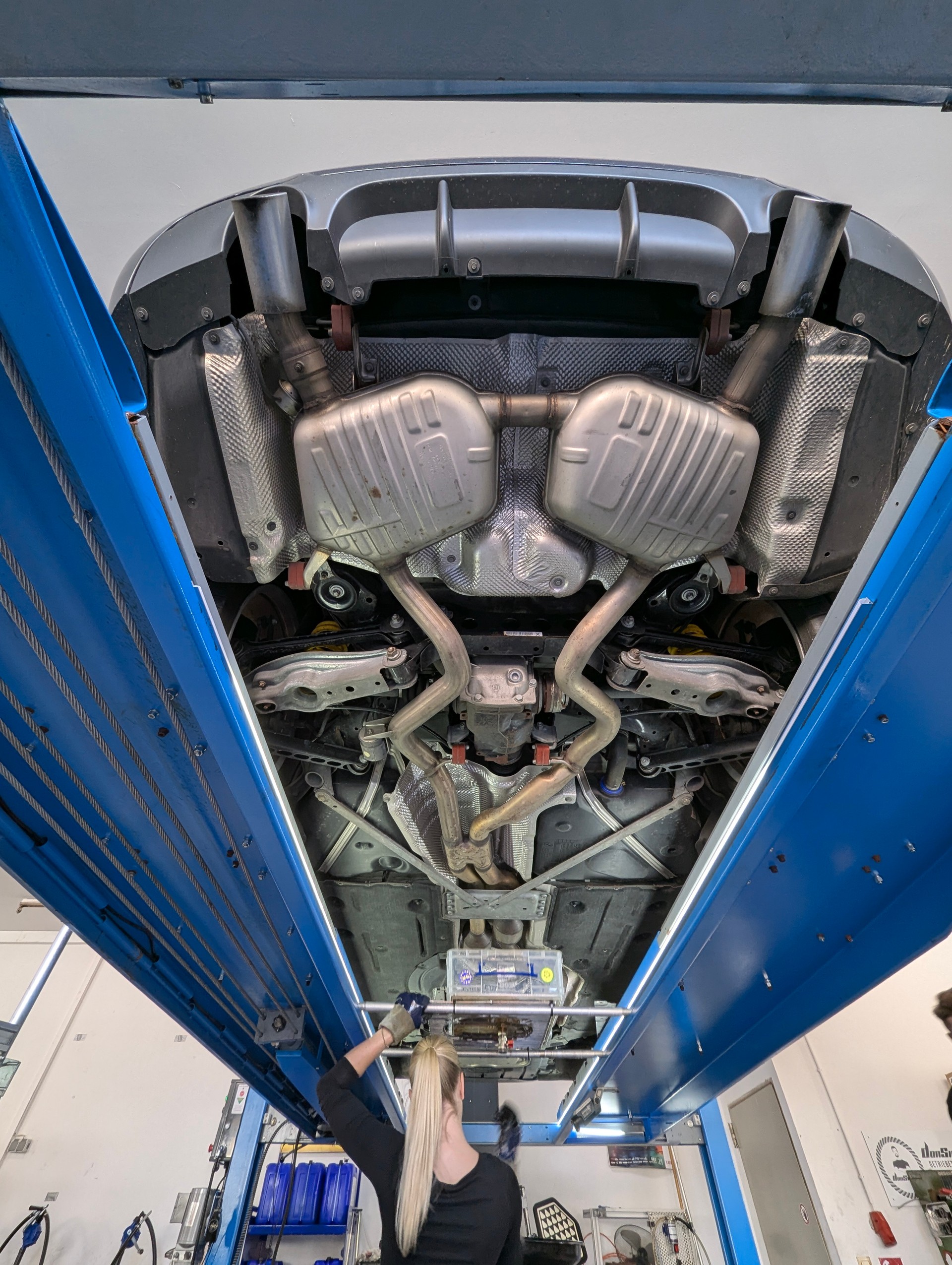 BMW 335i xDrive-image-11