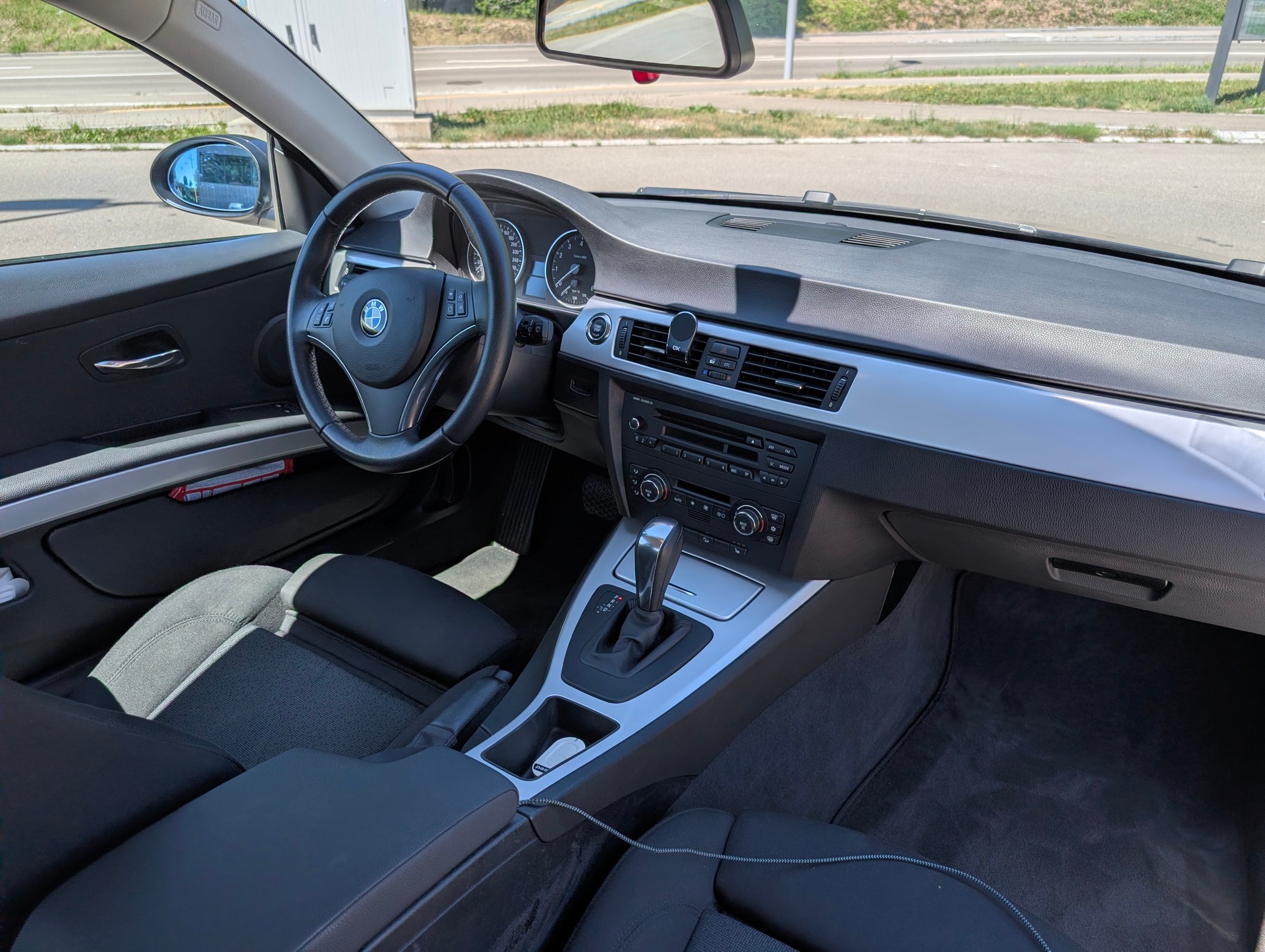 BMW 335i xDrive-image-10