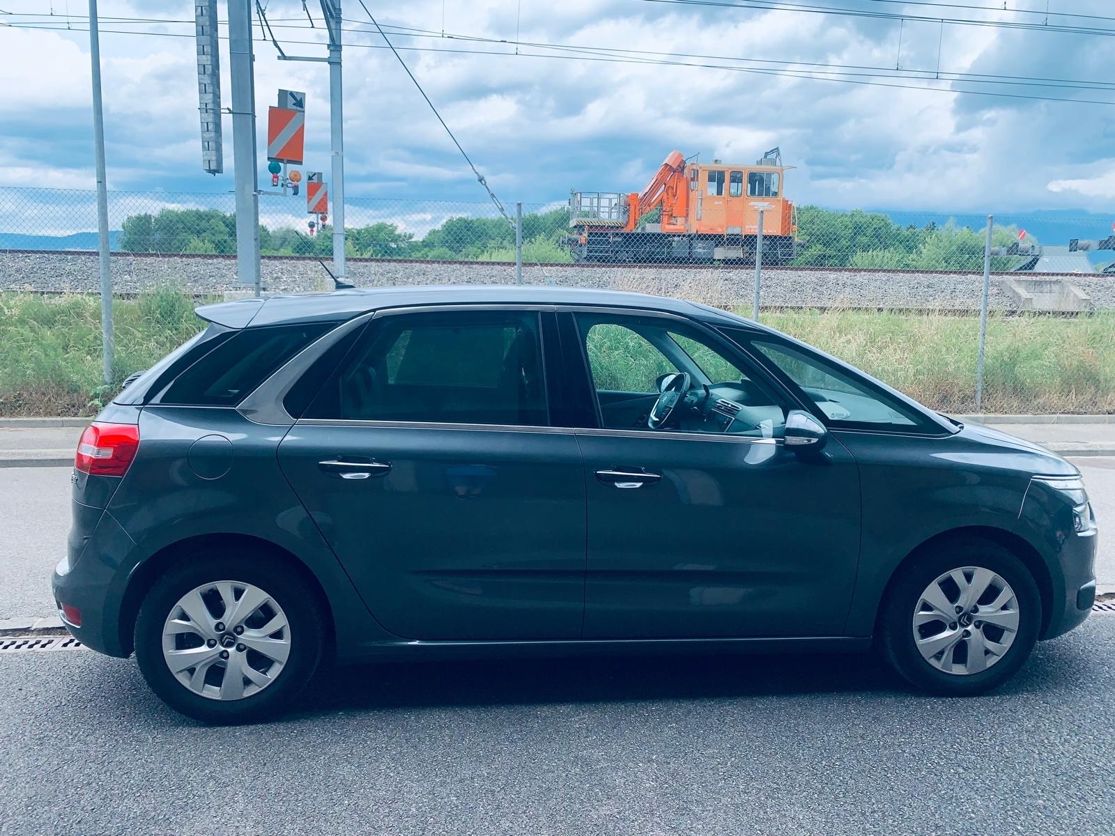 CITROEN C4 Picasso 1.6 e-HDi Attraction ETG6-image-6
