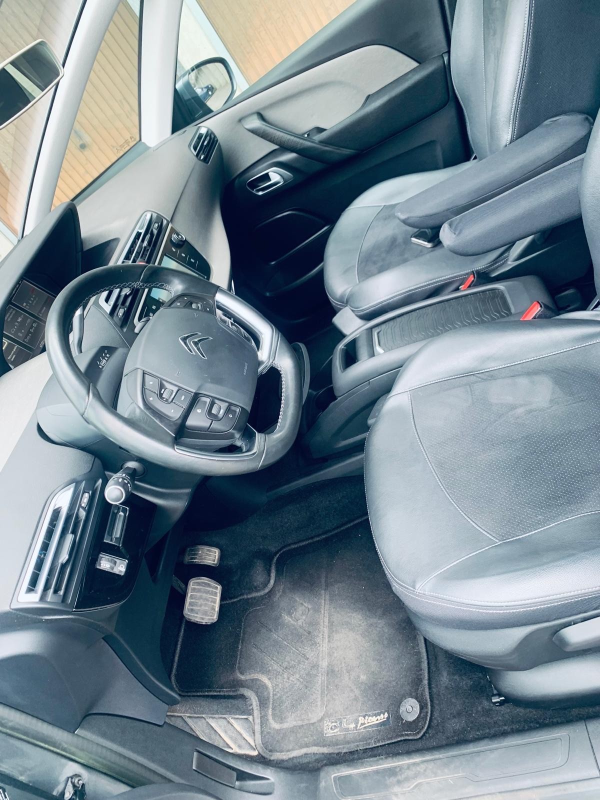 CITROEN C4 Picasso 1.6 e-HDi Attraction ETG6-image-8