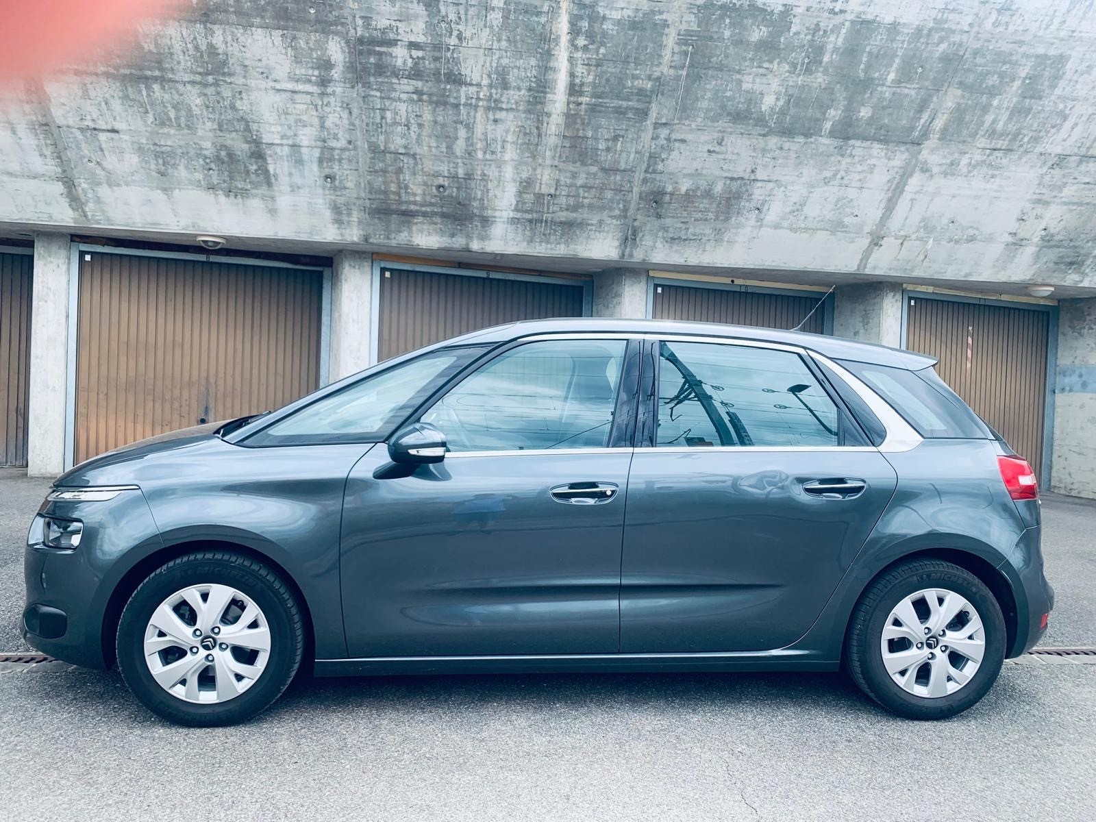 CITROEN C4 Picasso 1.6 e-HDi Attraction ETG6-image-1
