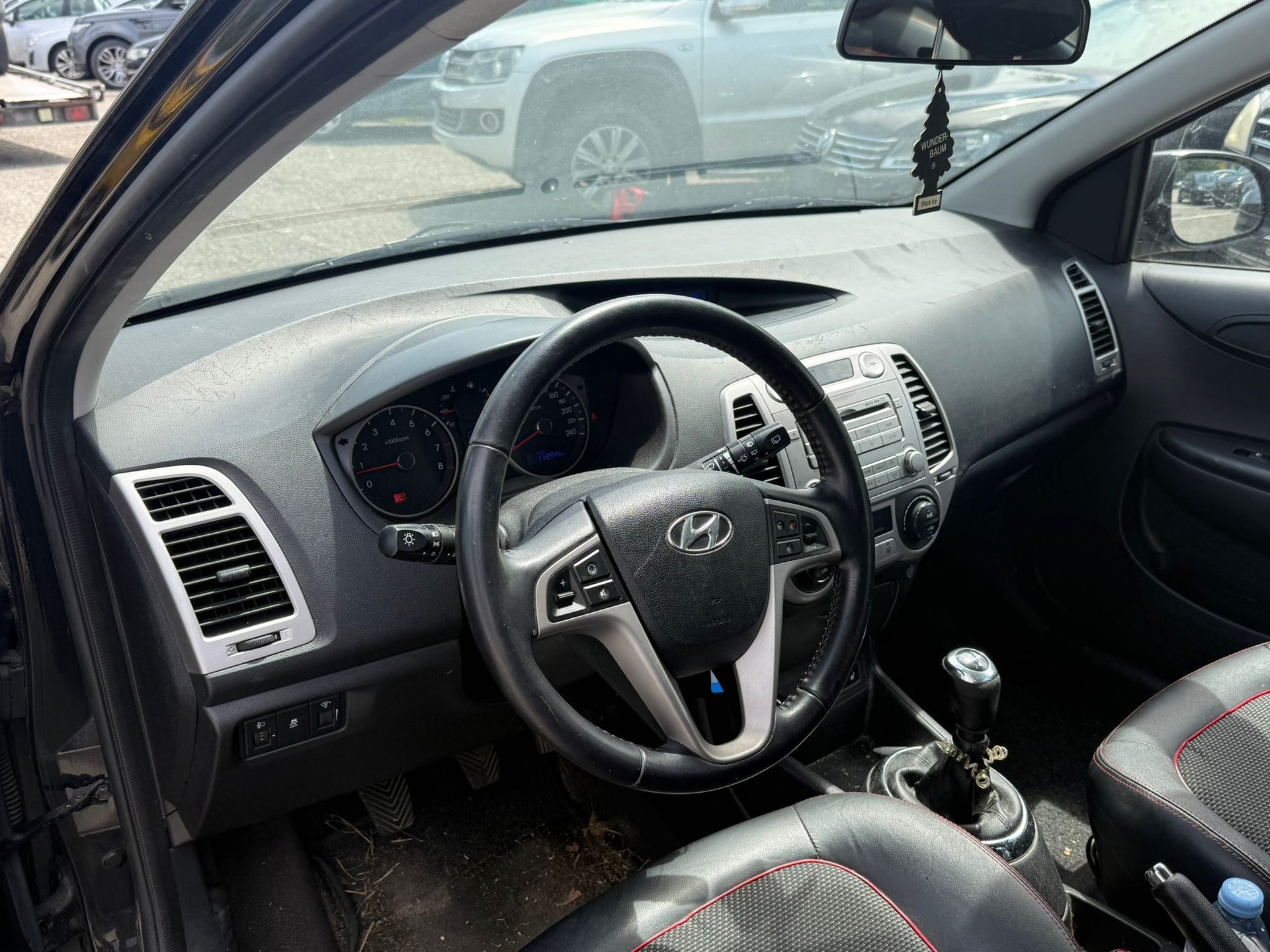 HYUNDAI i20 1.6 Premium-image-8