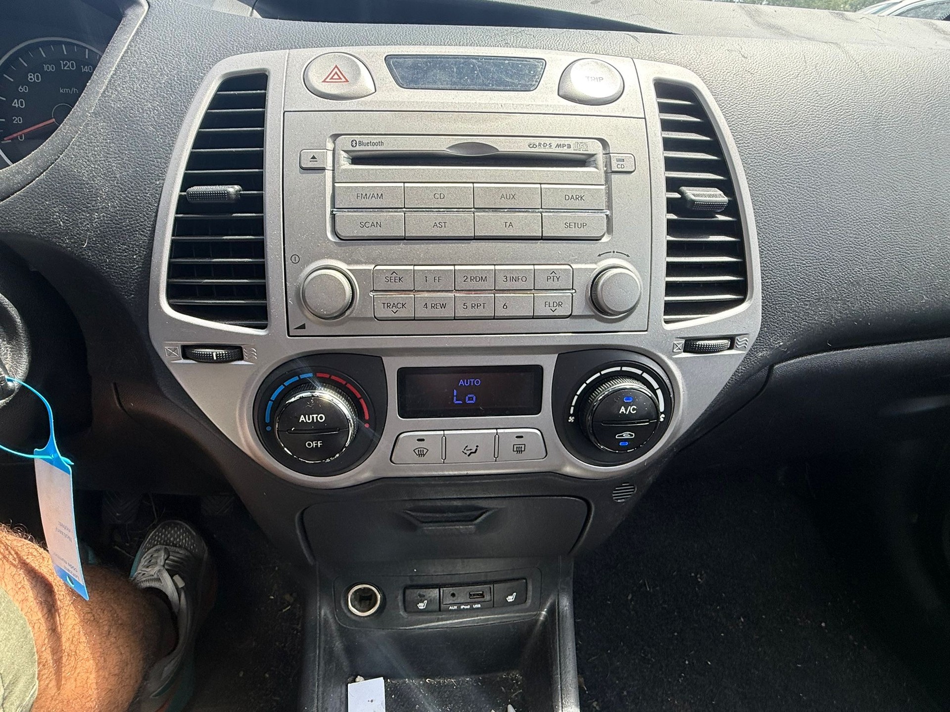HYUNDAI i20 1.6 Premium-image-11