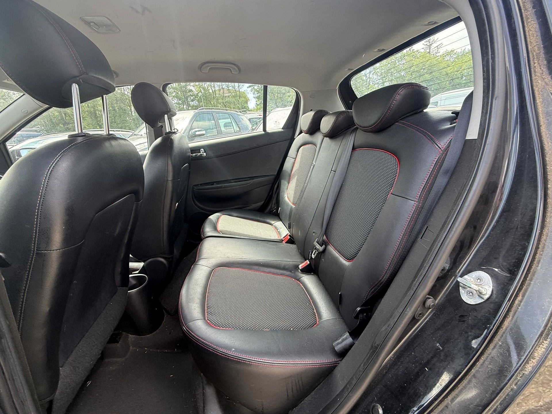 HYUNDAI i20 1.6 Premium-image-10