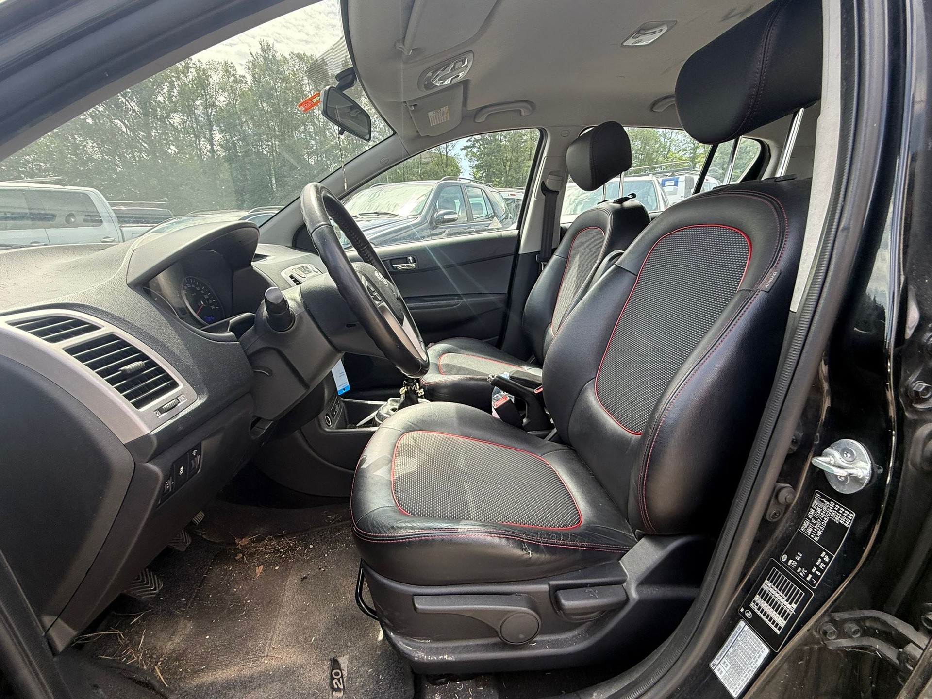 HYUNDAI i20 1.6 Premium-image-9