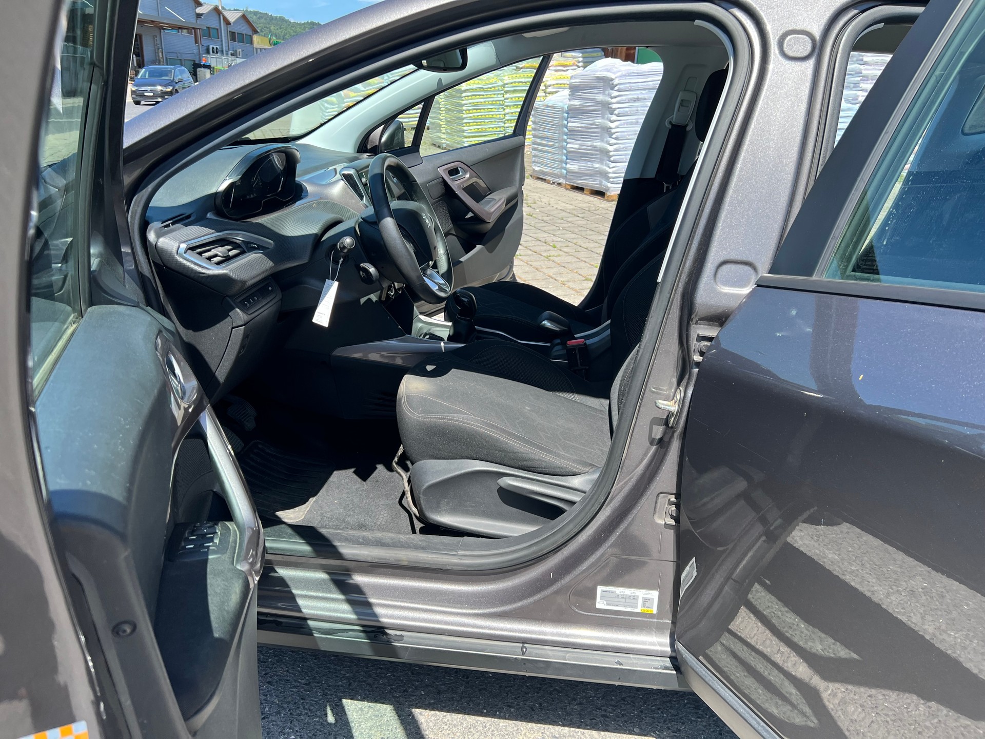 PEUGEOT 2008 1.6 e-HDi Active-image-7