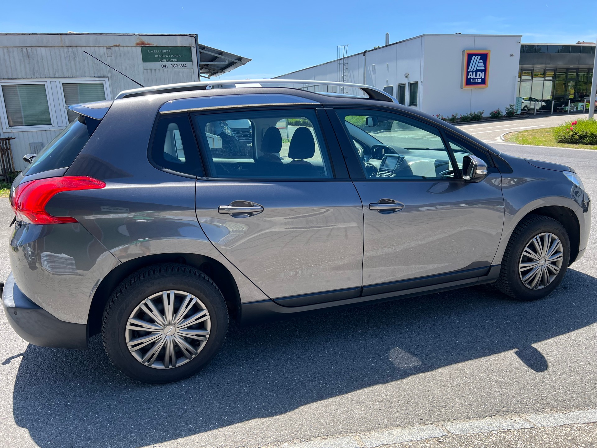 PEUGEOT 2008 1.6 e-HDi Active-image-4
