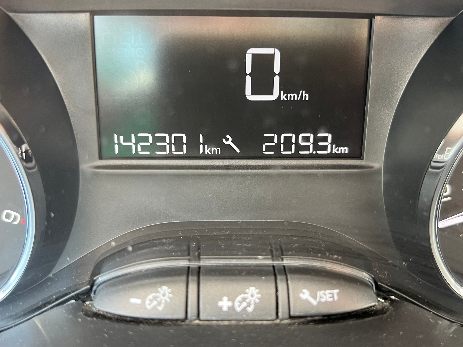PEUGEOT 2008 1.6 e-HDi Active-image-14