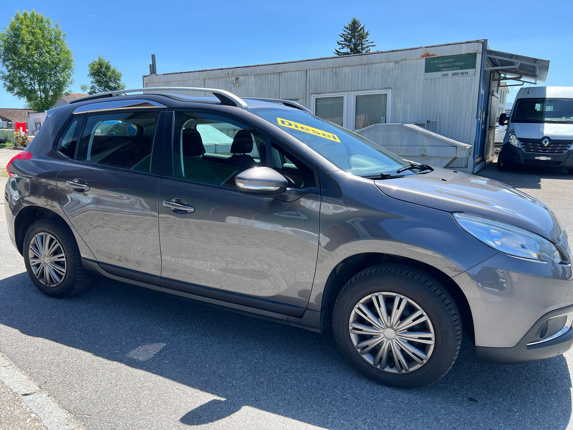 PEUGEOT 2008 1.6 e-HDi Active-image-2